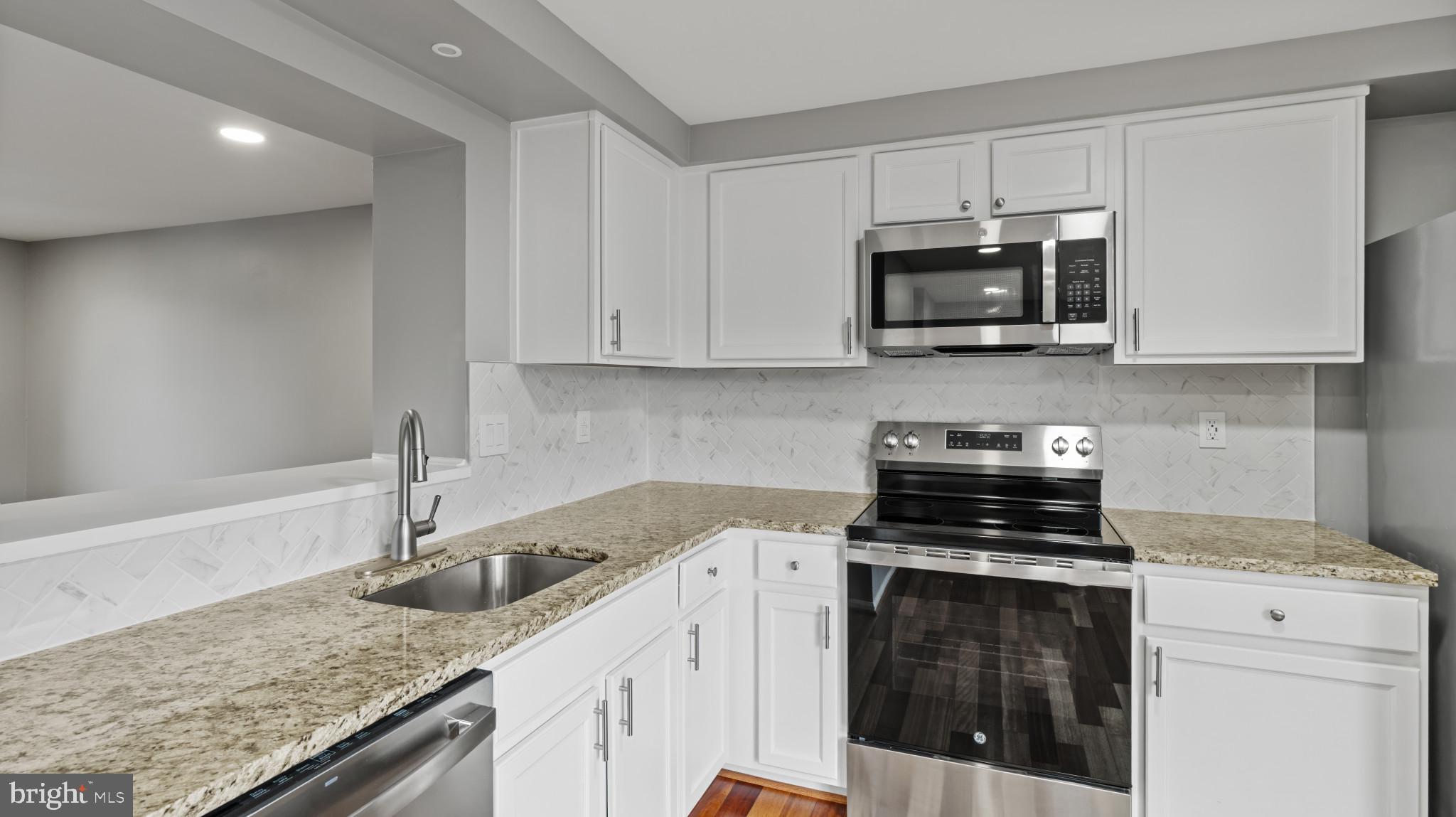 CONSTANT FRIENDSHIP - Residential