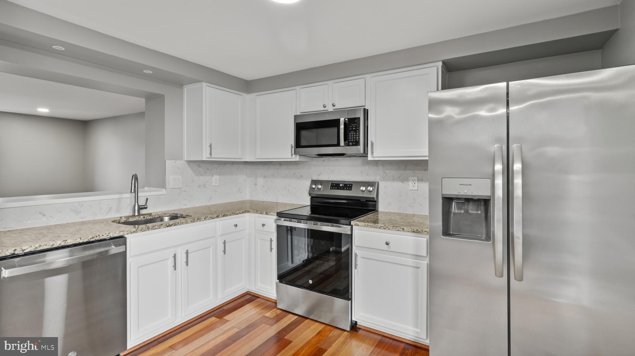 CONSTANT FRIENDSHIP - Residential