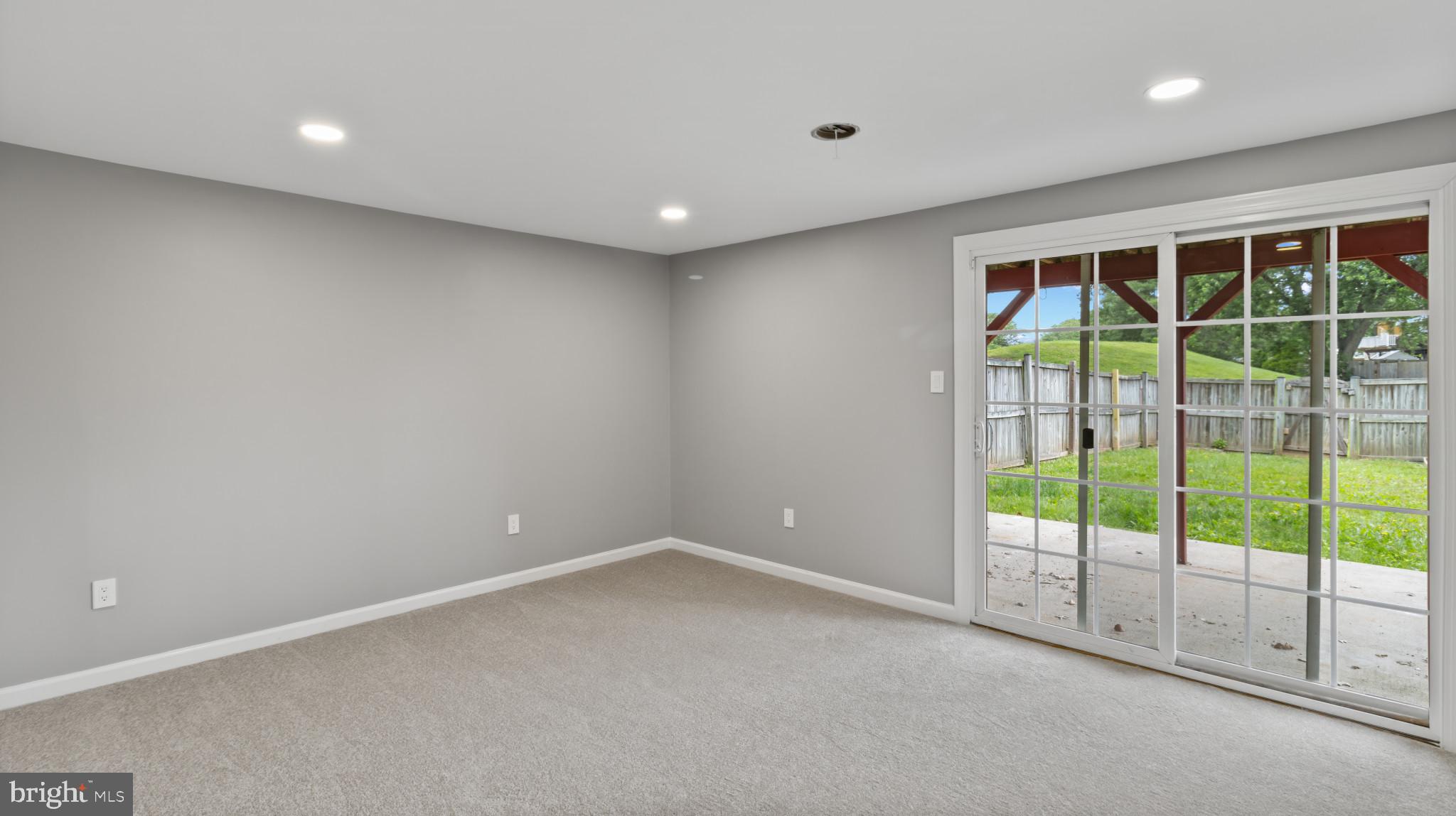 CONSTANT FRIENDSHIP - Residential