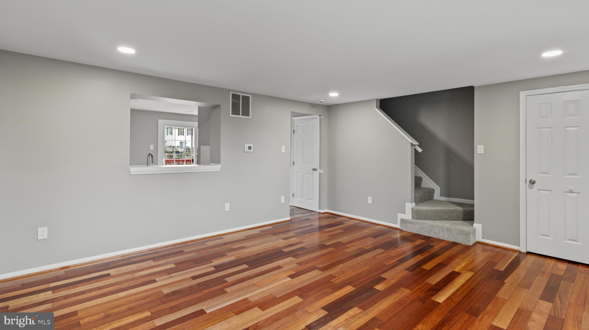 242 LODGECLIFFE COURT