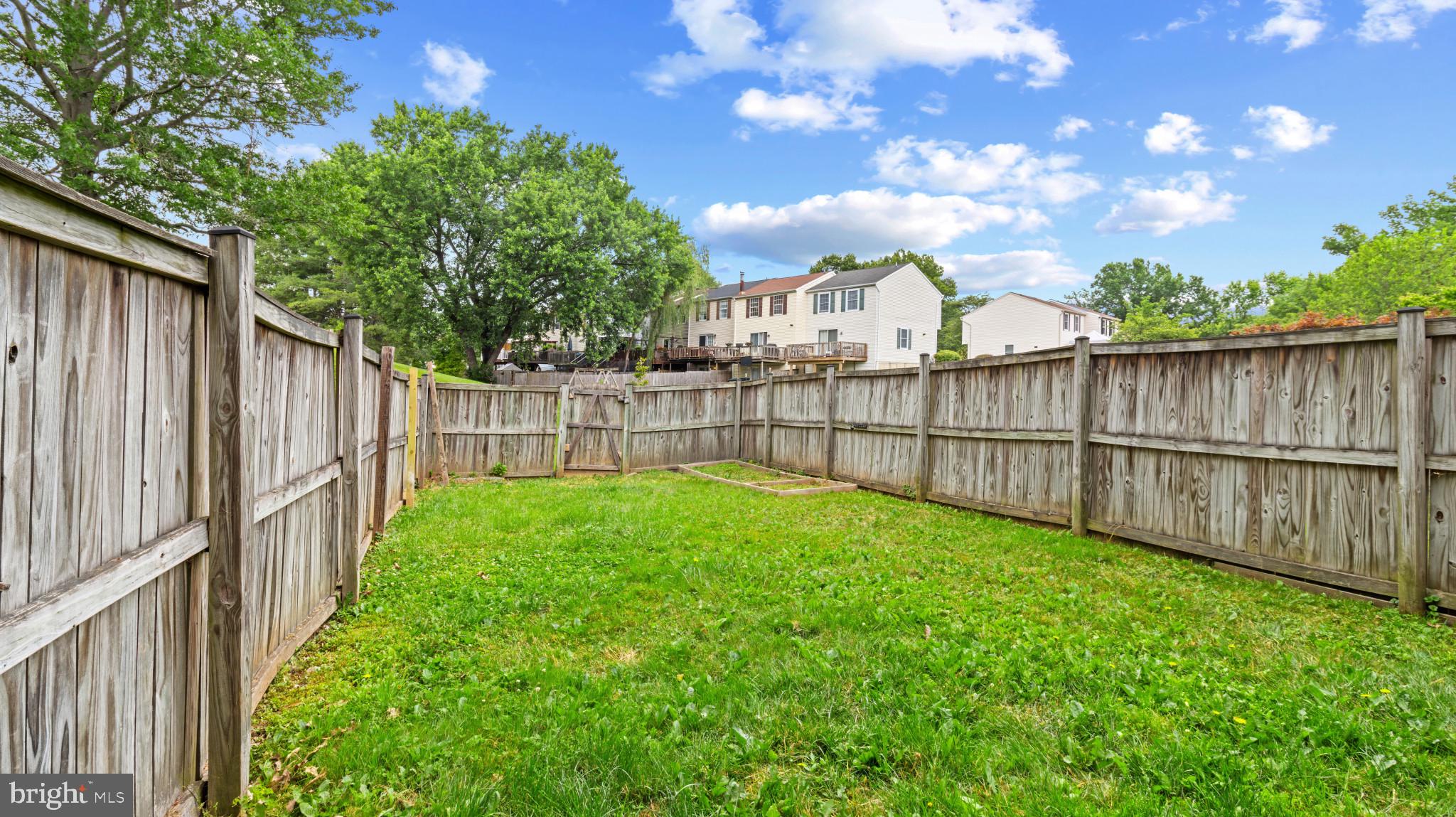 CONSTANT FRIENDSHIP - Residential