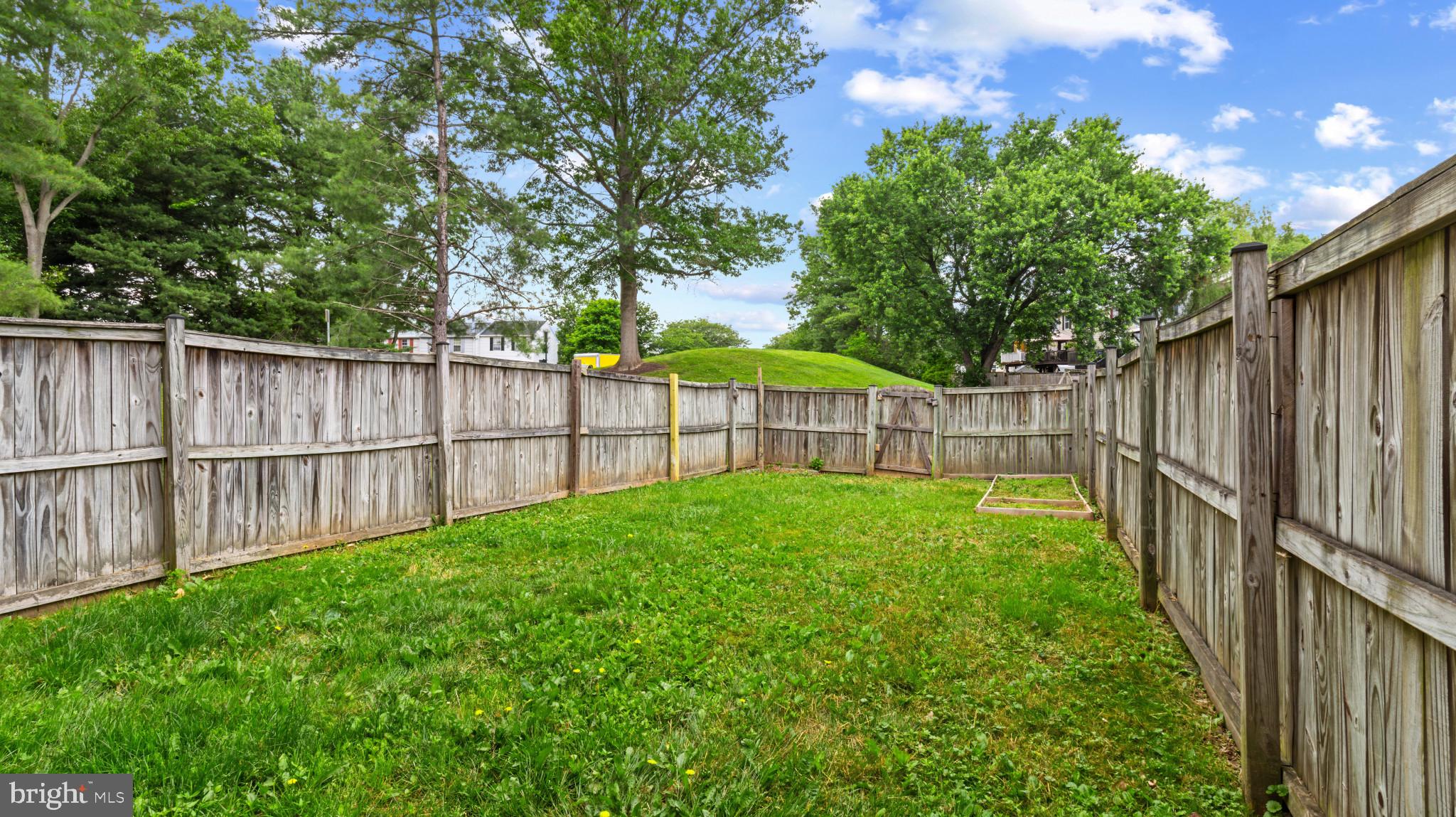 CONSTANT FRIENDSHIP - Residential