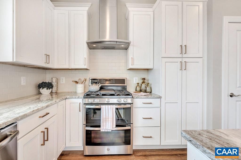 MEADOW BROOK - Residential