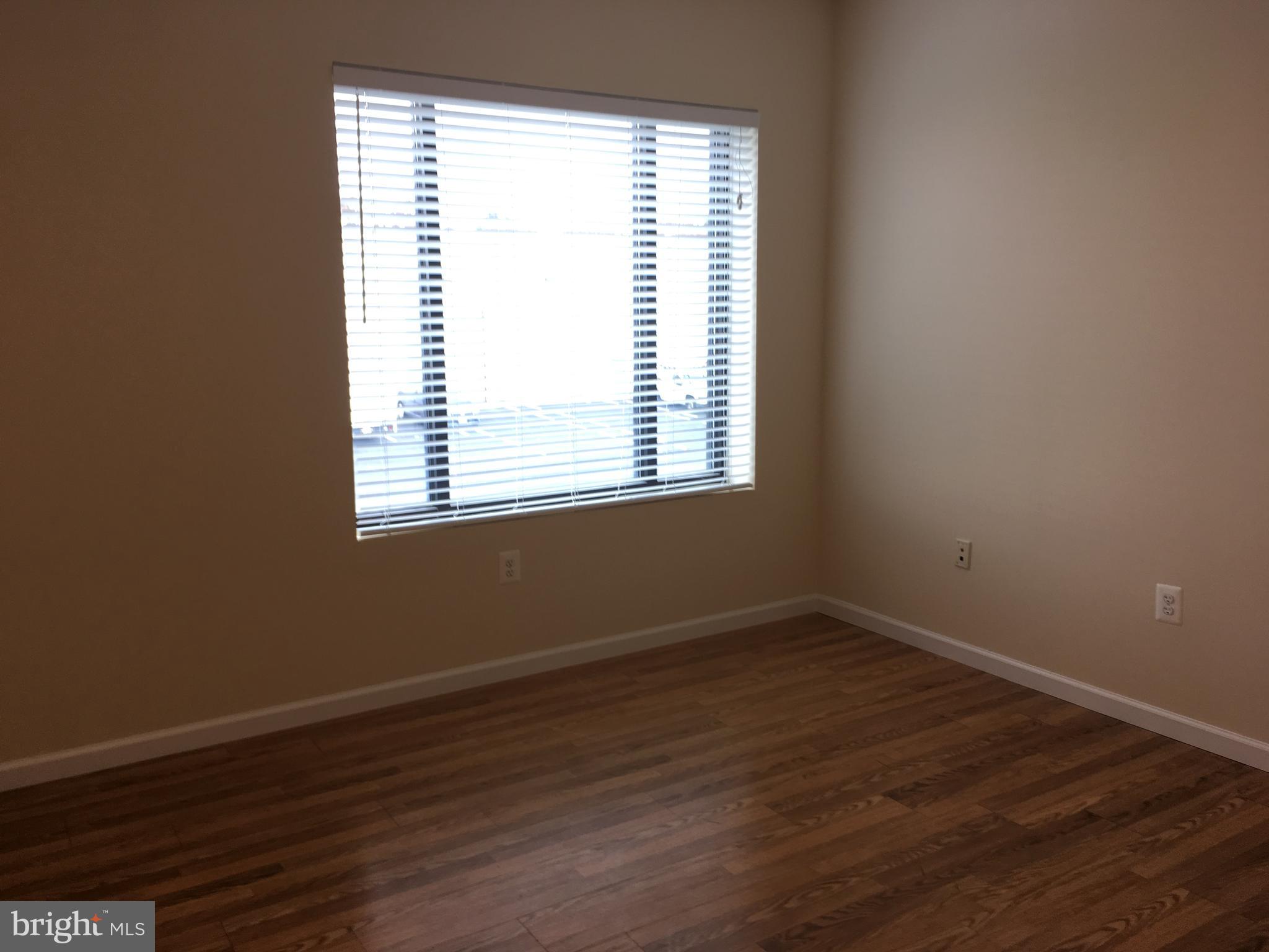 HORNBAKER INDUSTRIAL PARK - Commercial Lease