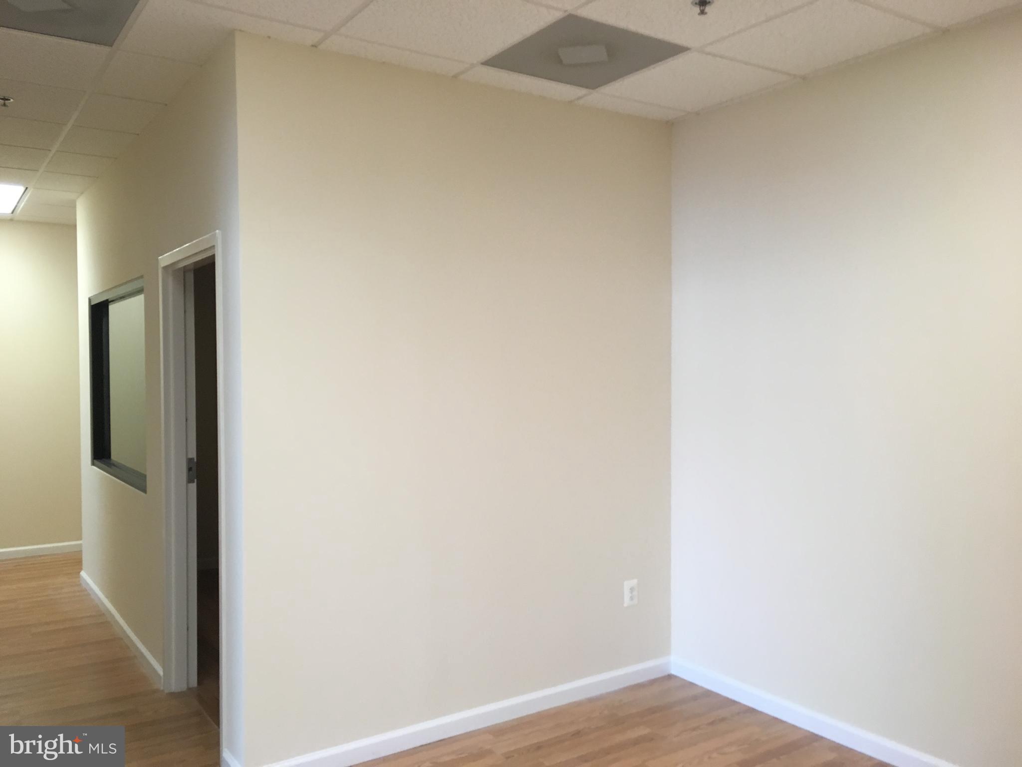 HORNBAKER INDUSTRIAL PARK - Commercial Lease