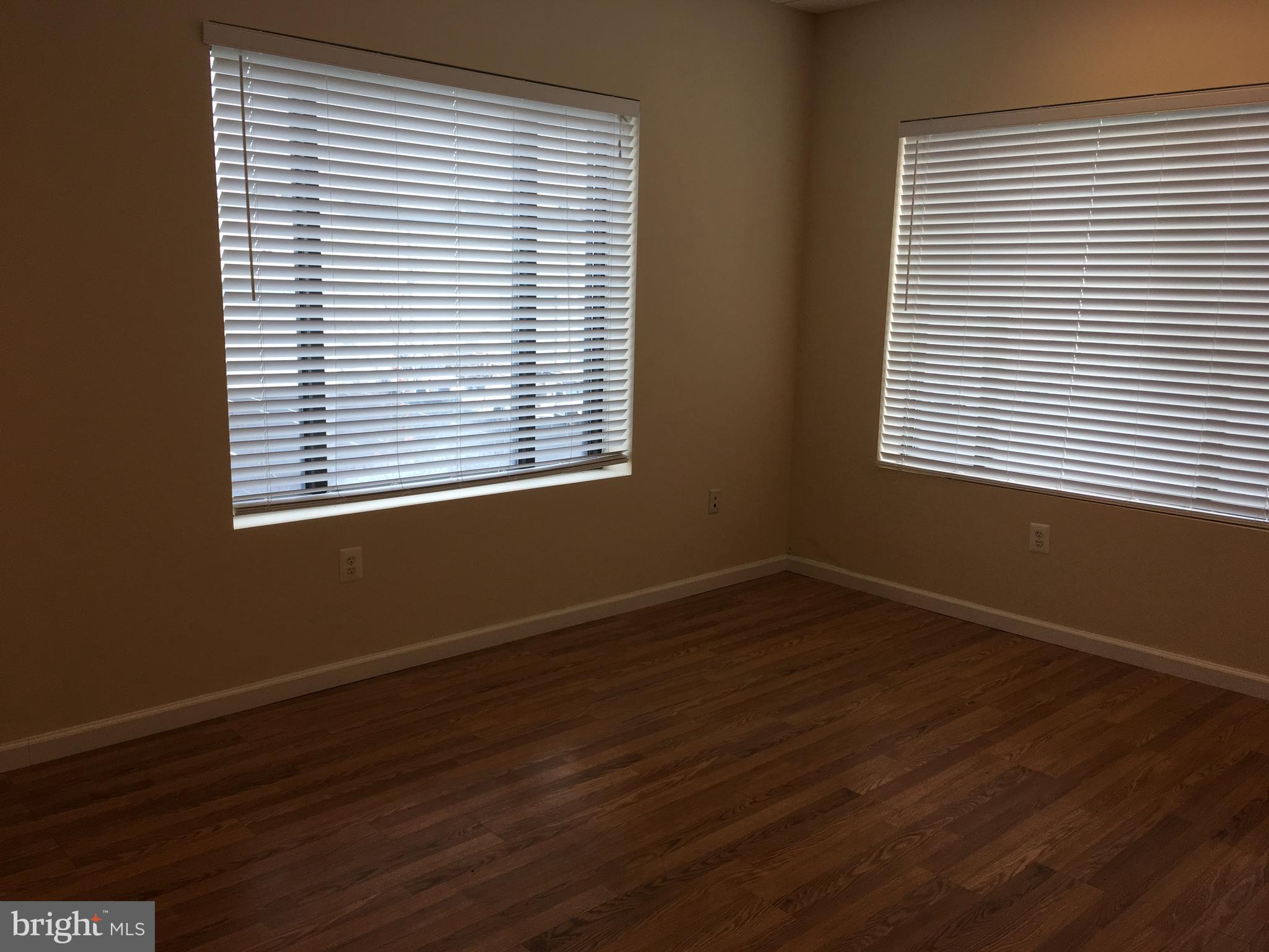 HORNBAKER INDUSTRIAL PARK - Commercial Lease