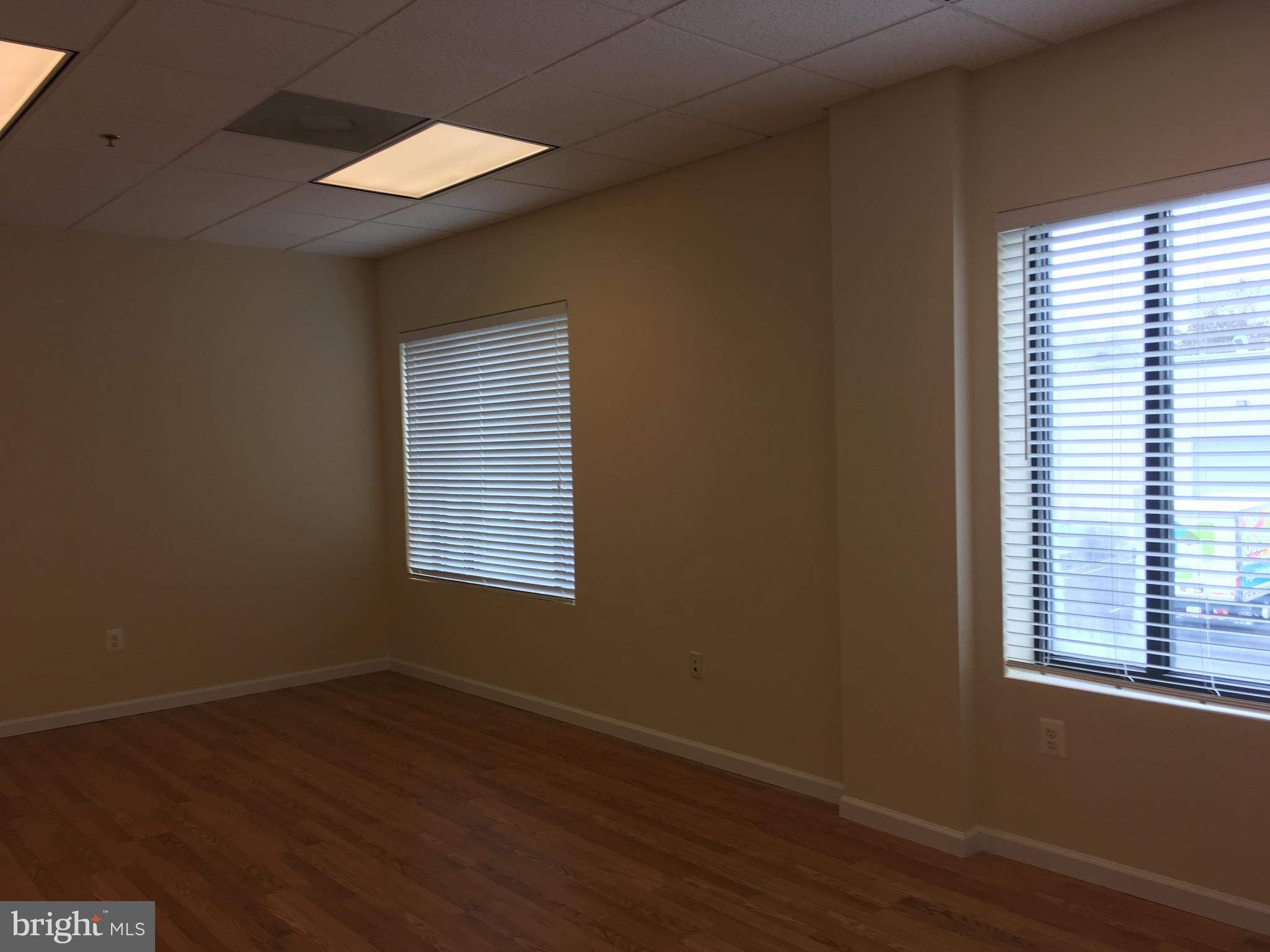 HORNBAKER INDUSTRIAL PARK - Commercial Lease