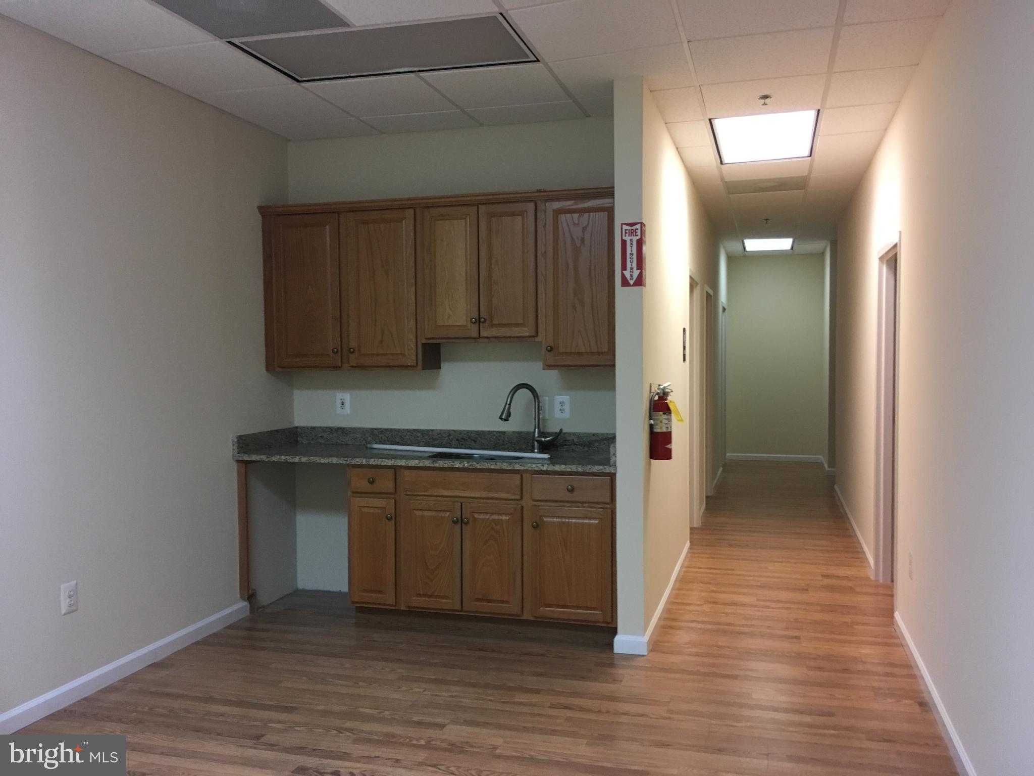 HORNBAKER INDUSTRIAL PARK - Commercial Lease