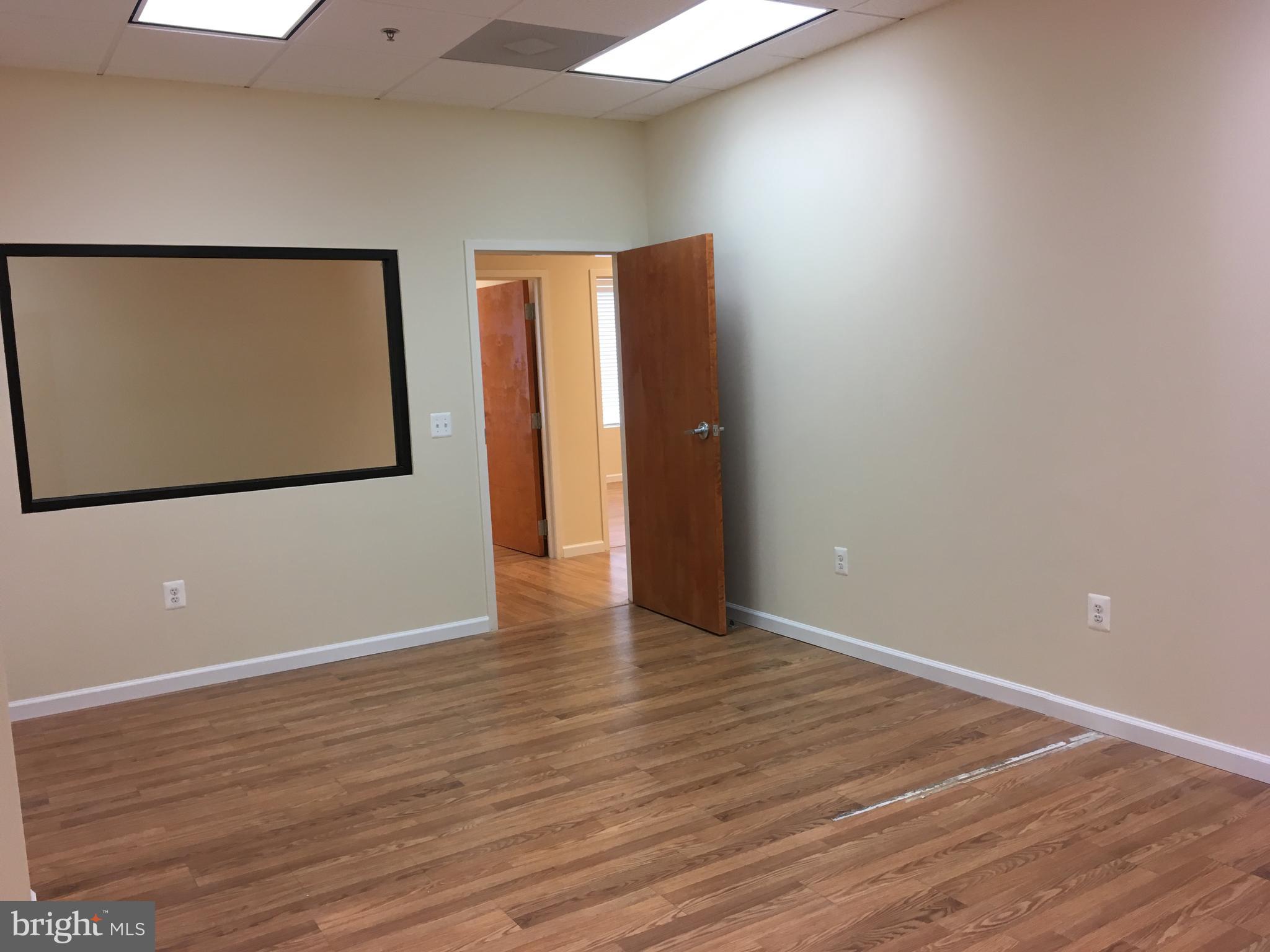 HORNBAKER INDUSTRIAL PARK - Commercial Lease