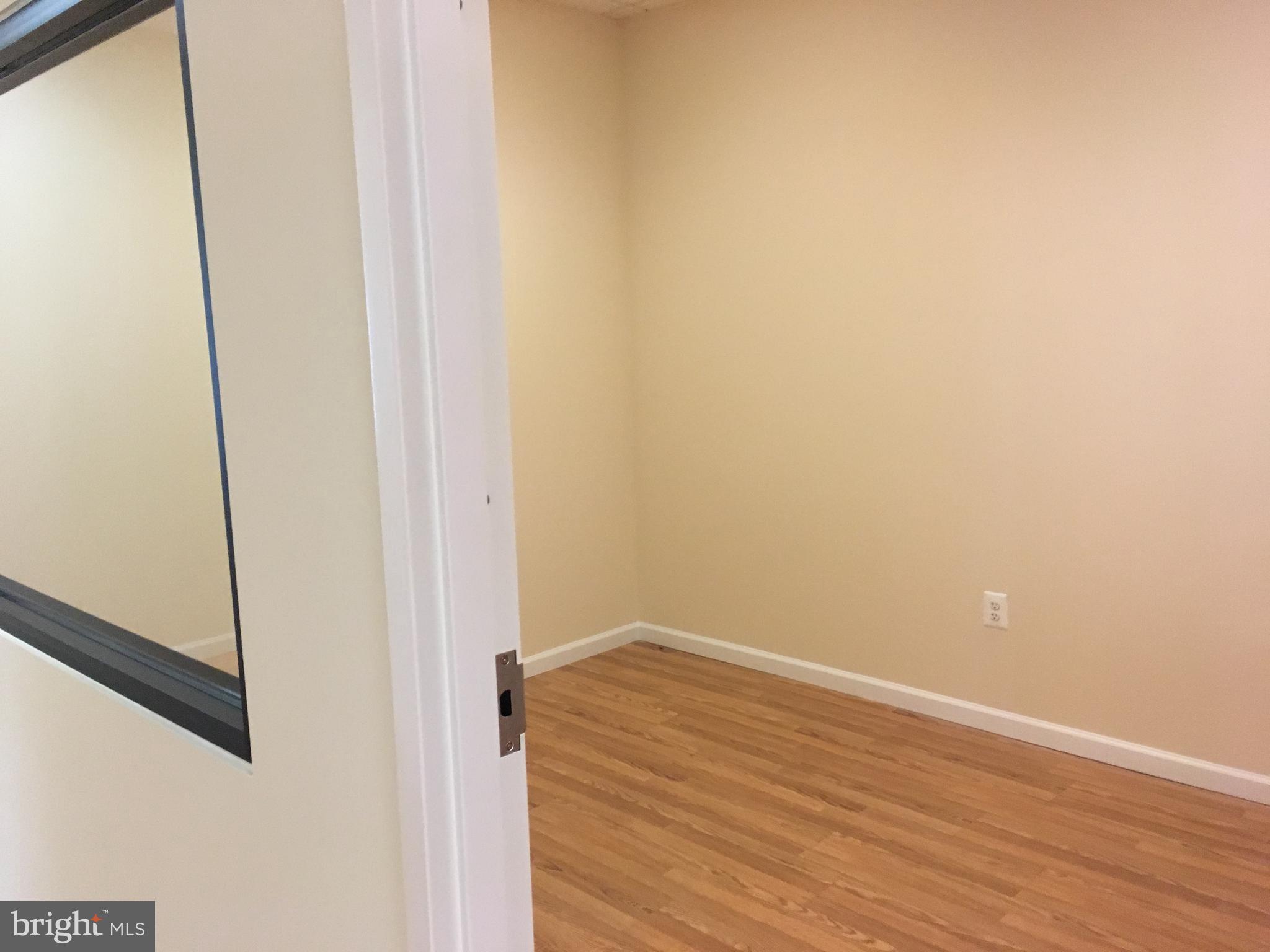 HORNBAKER INDUSTRIAL PARK - Commercial Lease