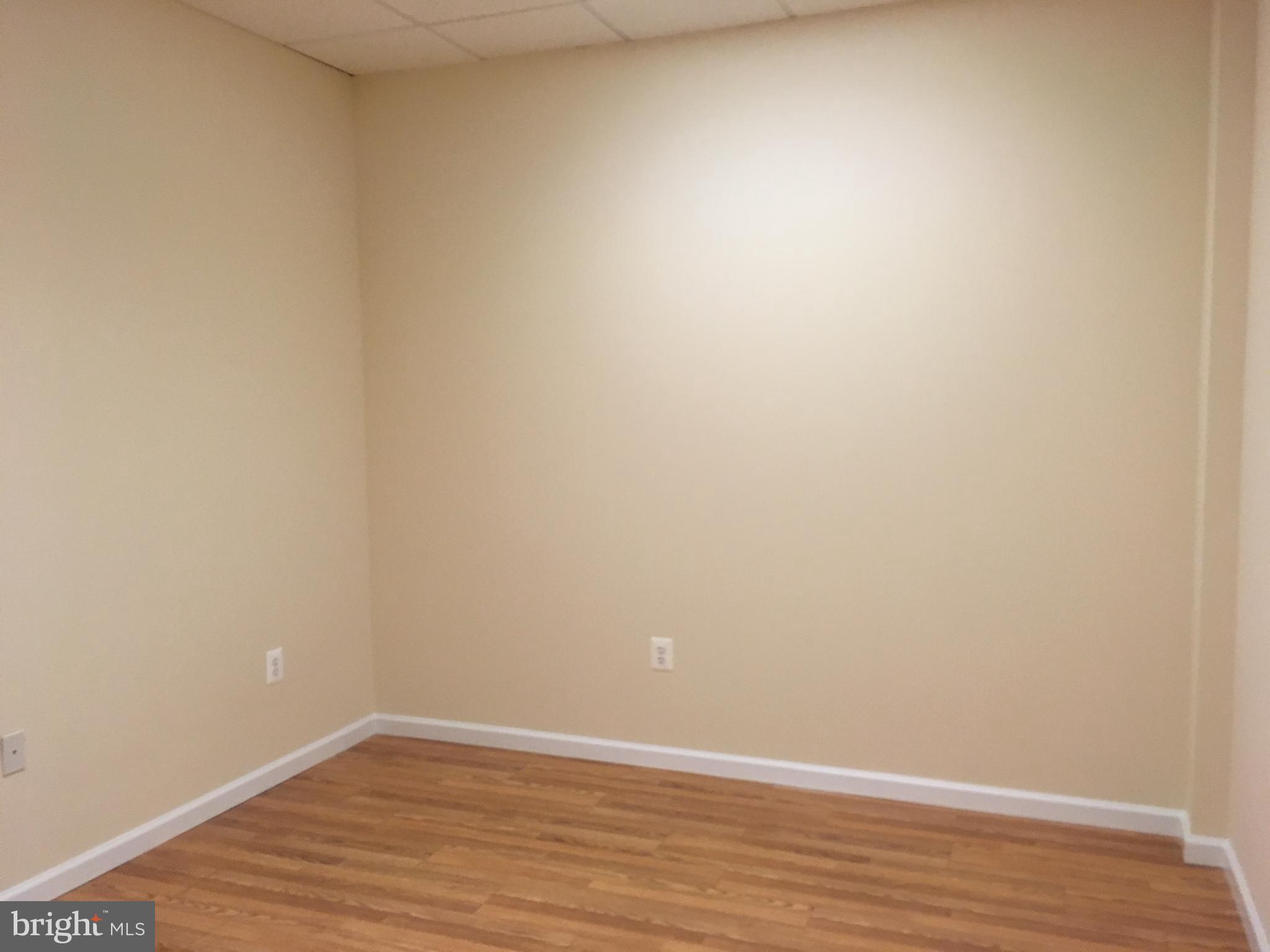 HORNBAKER INDUSTRIAL PARK - Commercial Lease