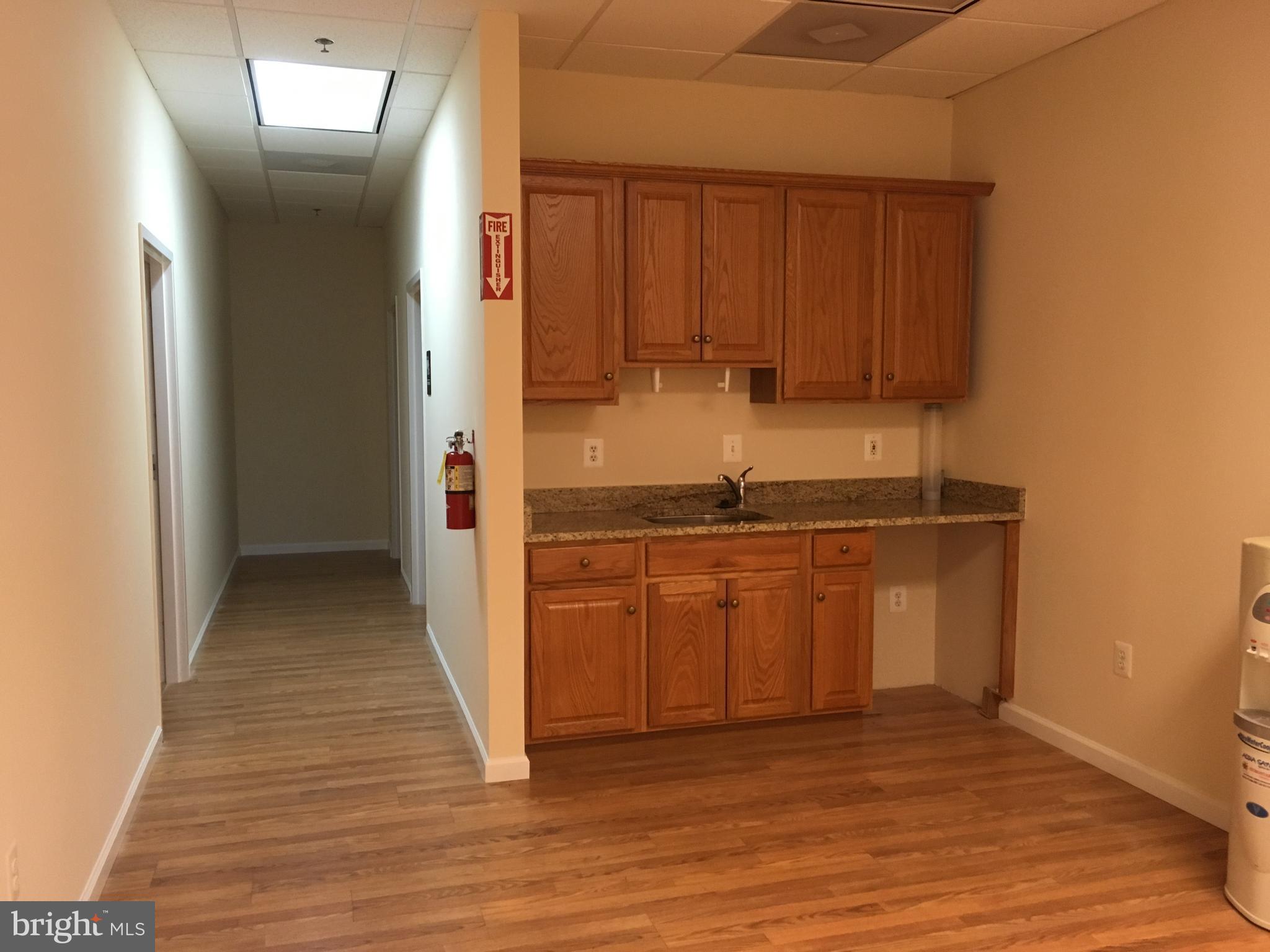 HORNBAKER INDUSTRIAL PARK - Commercial Lease