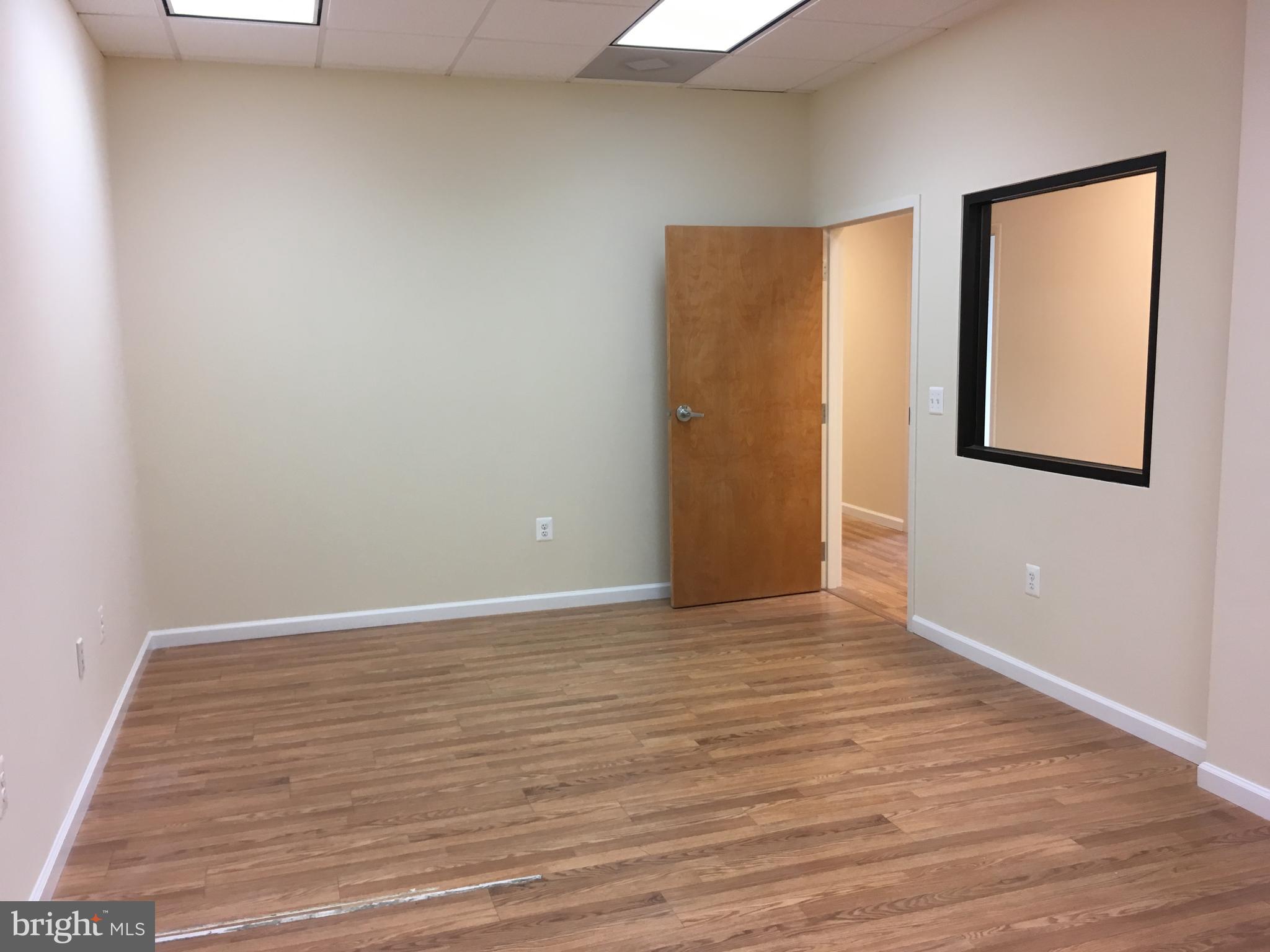 HORNBAKER INDUSTRIAL PARK - Commercial Lease