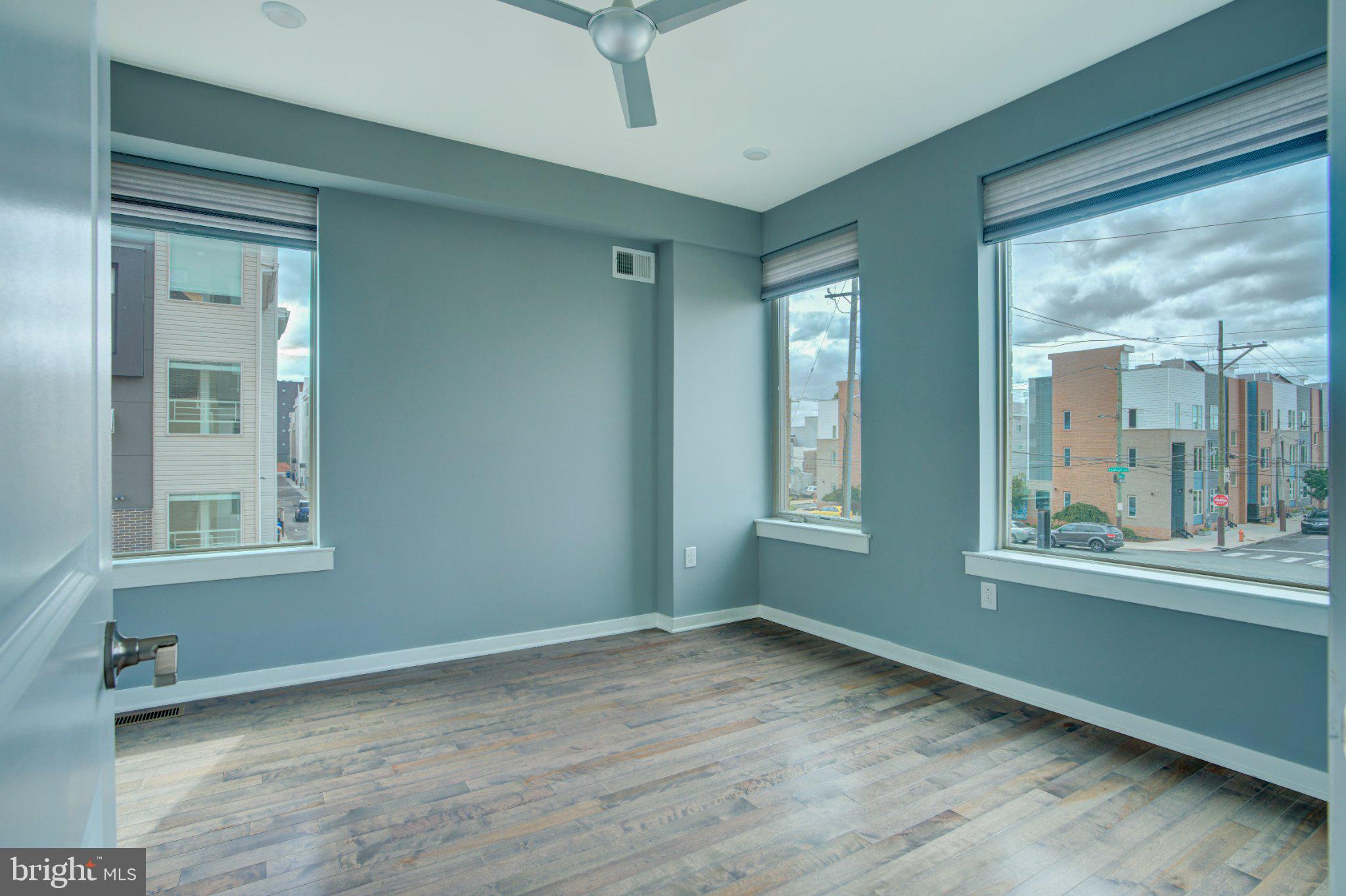 2041 E LEHIGH AVENUE B63