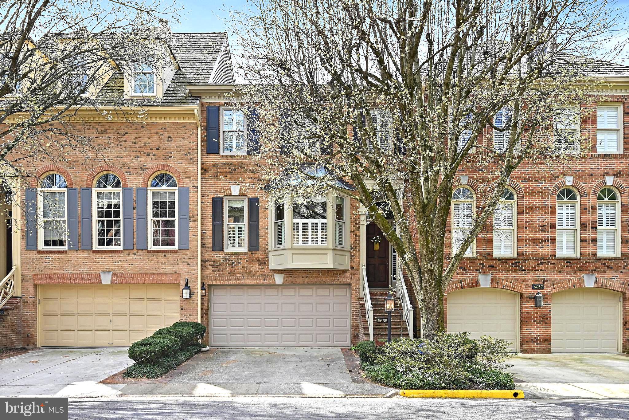 HAMPTONS OF MCLEAN - Residential