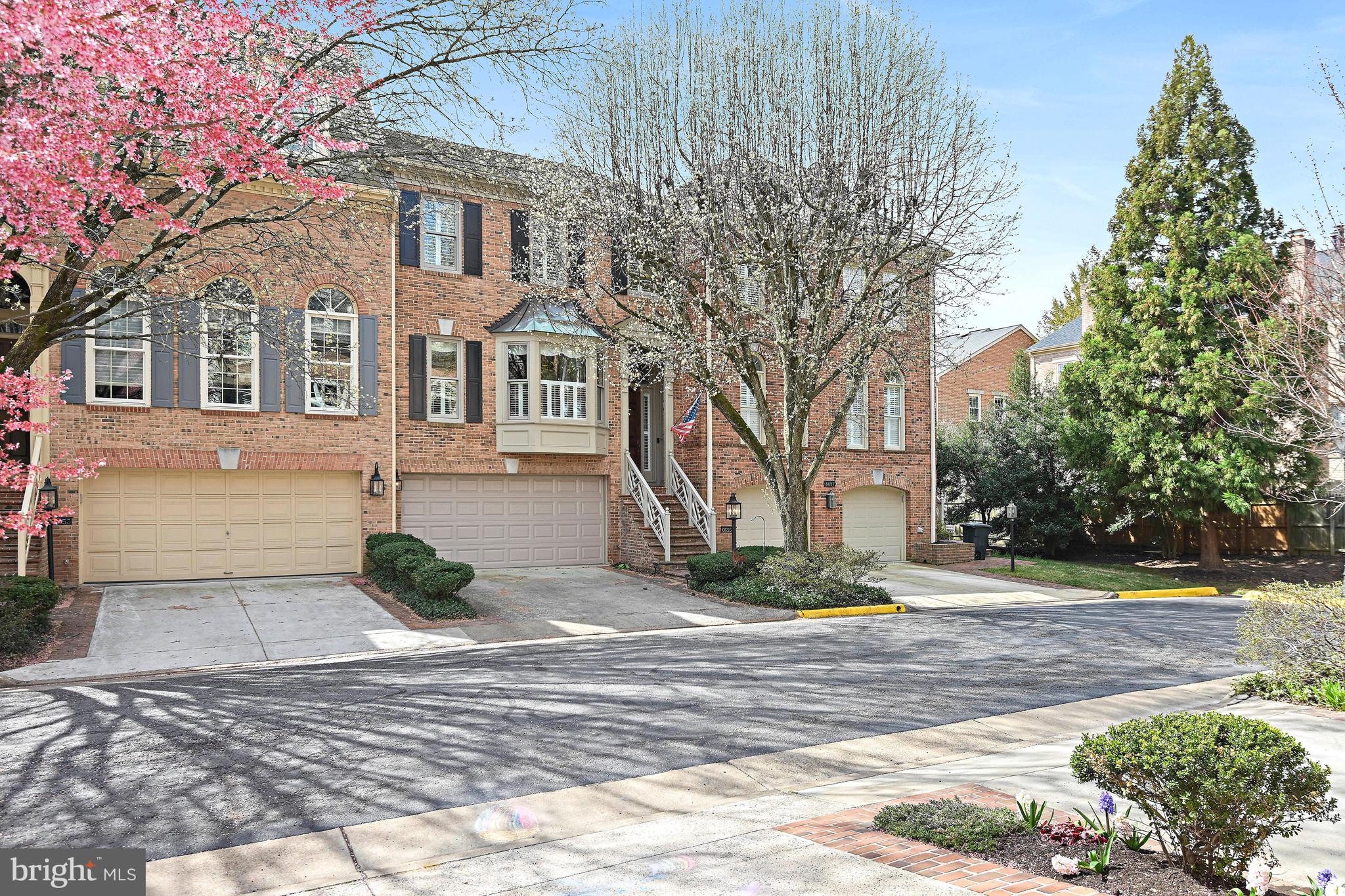 HAMPTONS OF MCLEAN - Residential