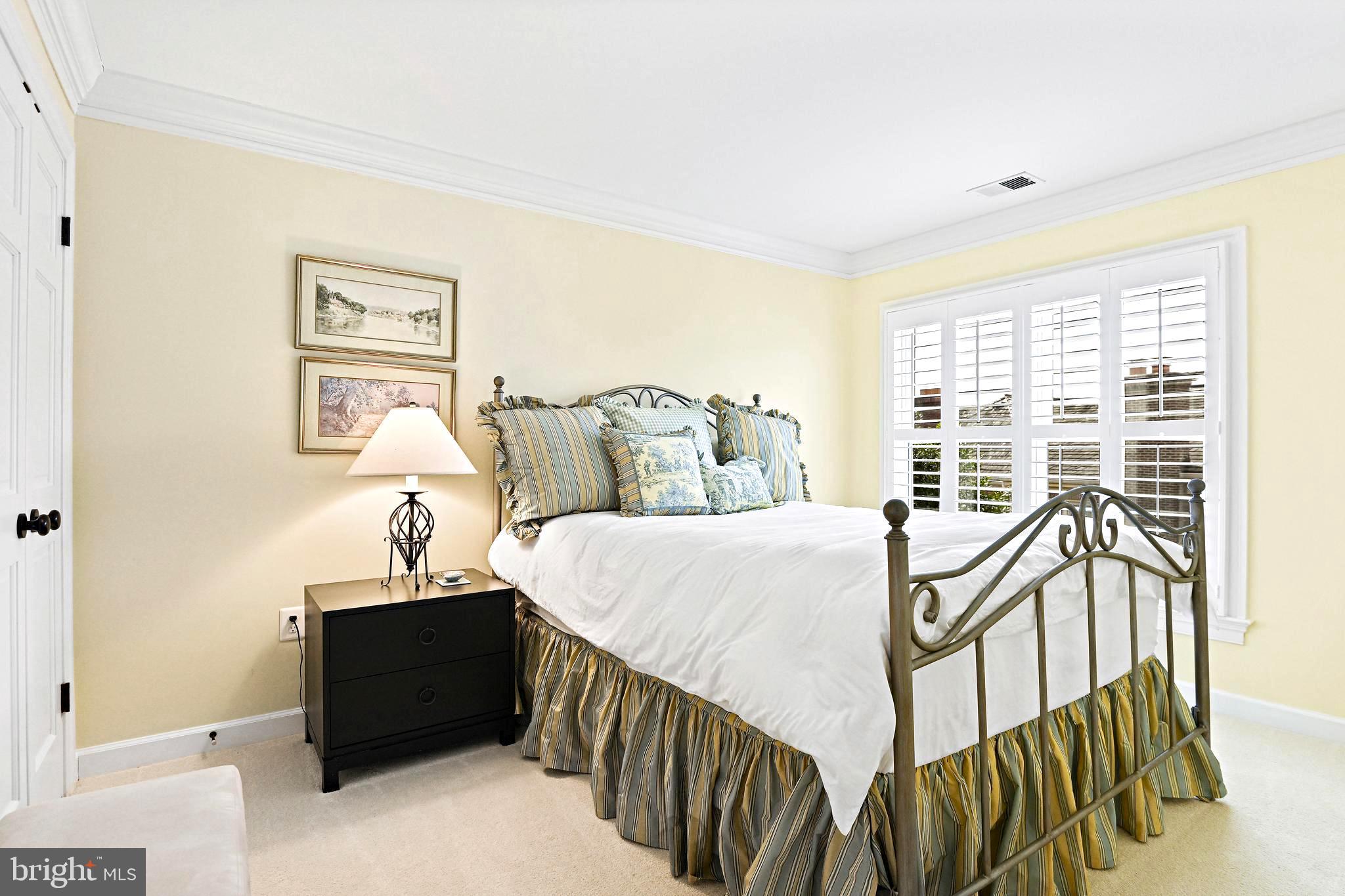 HAMPTONS OF MCLEAN - Residential