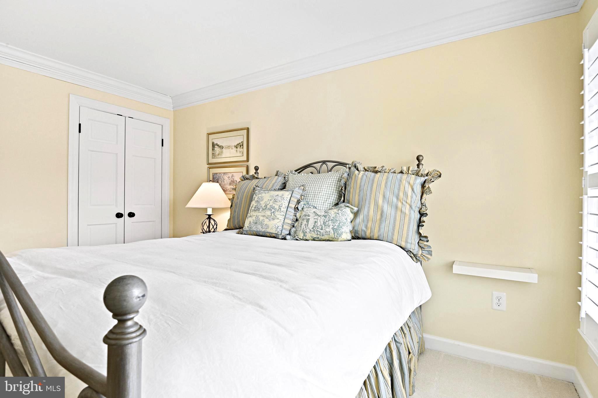 HAMPTONS OF MCLEAN - Residential