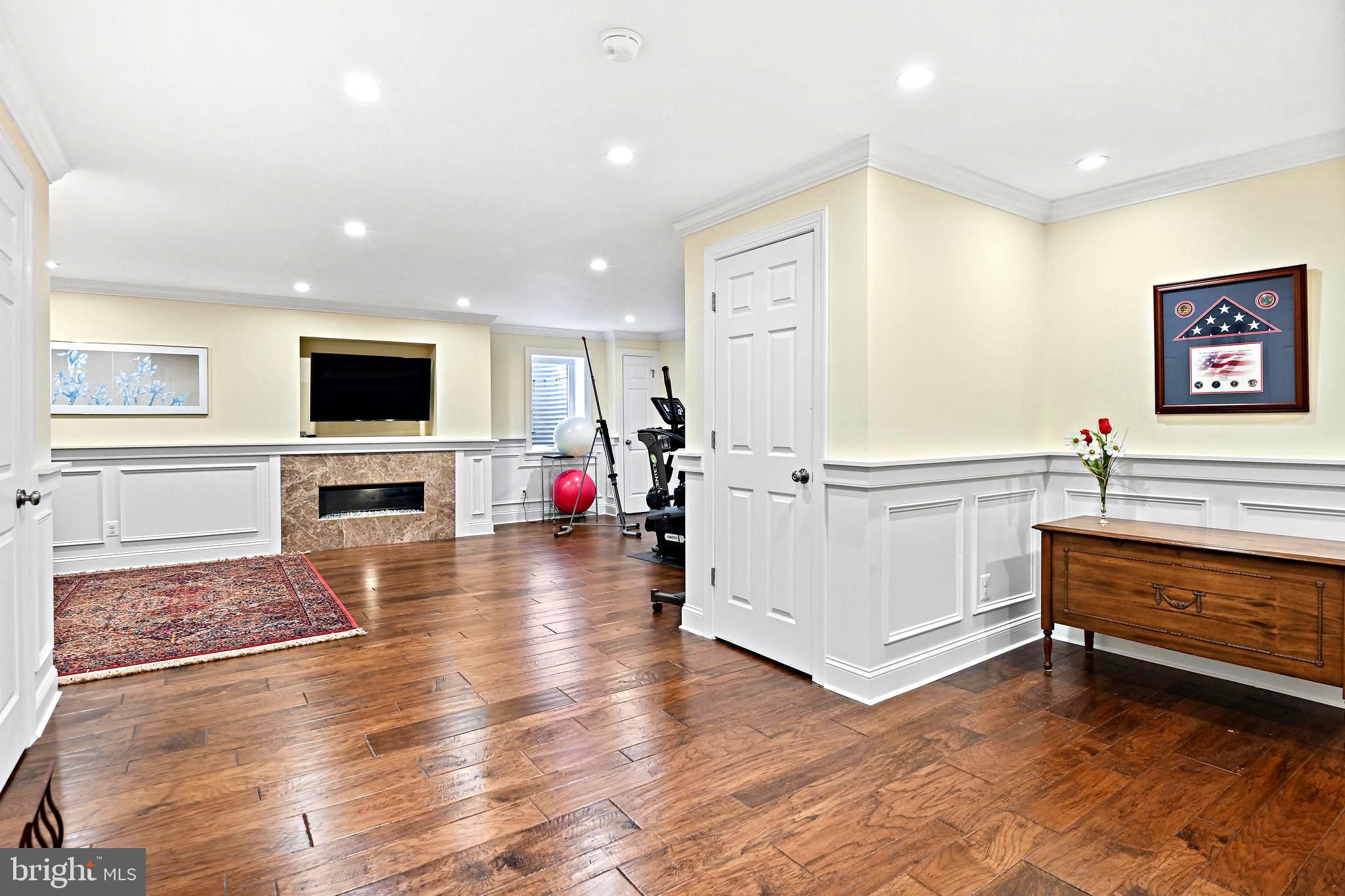 HAMPTONS OF MCLEAN - Residential