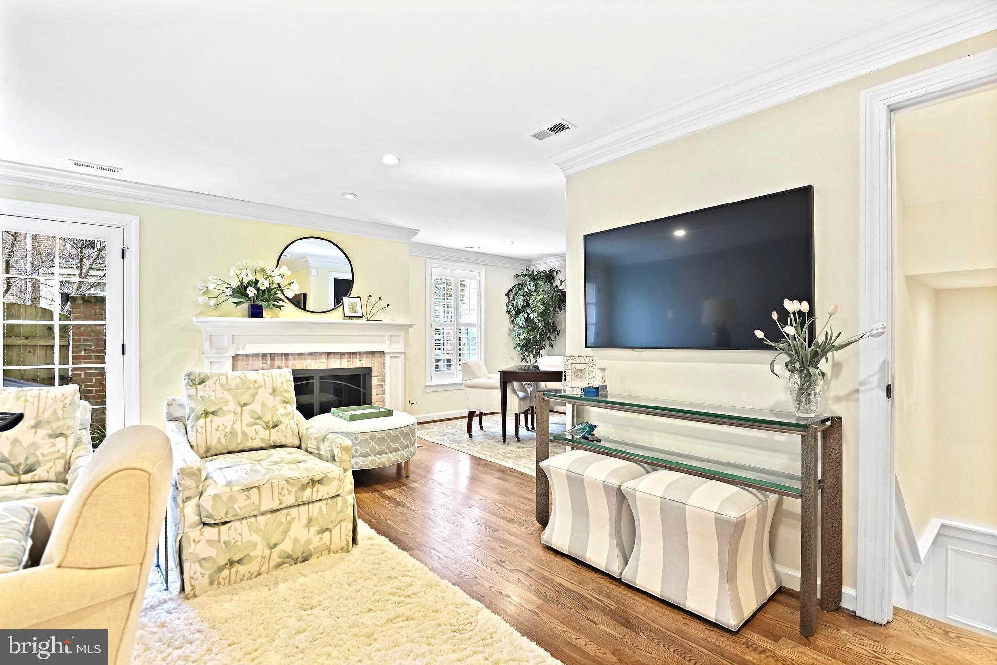 HAMPTONS OF MCLEAN - Residential