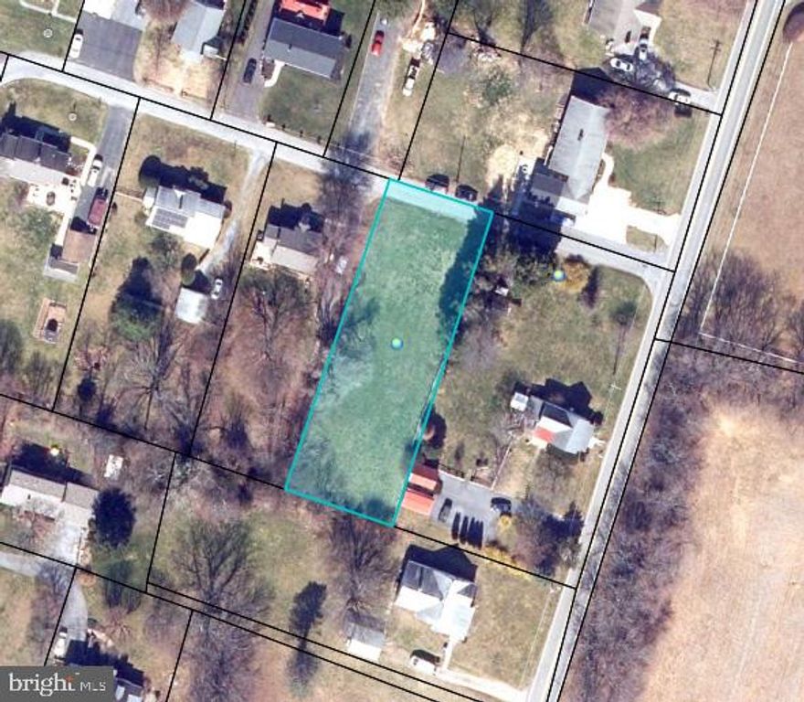 Nice level lot located in established community within walking distance of Damascus town center. Public water is available.