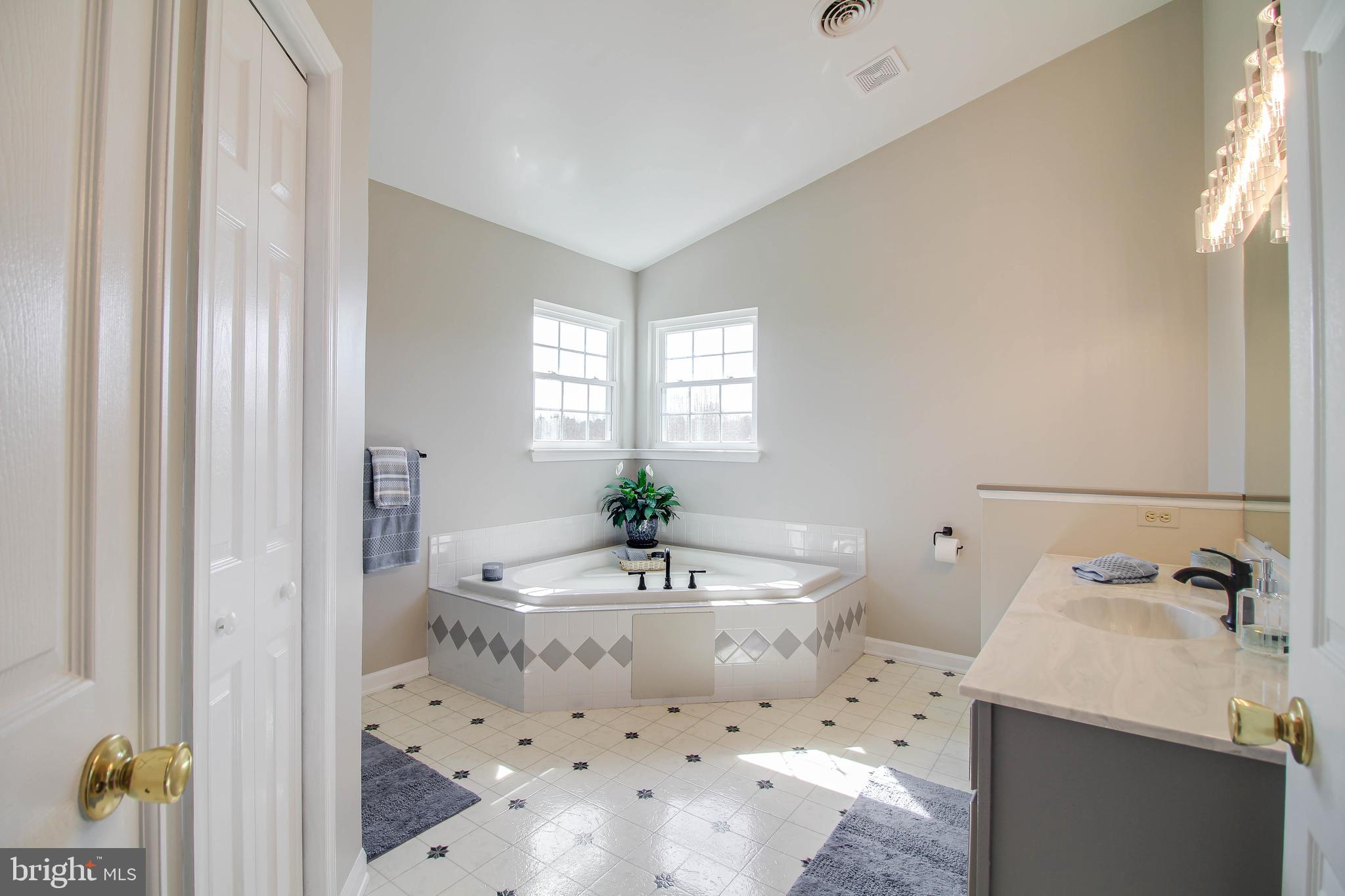 HOME FARM - Residential