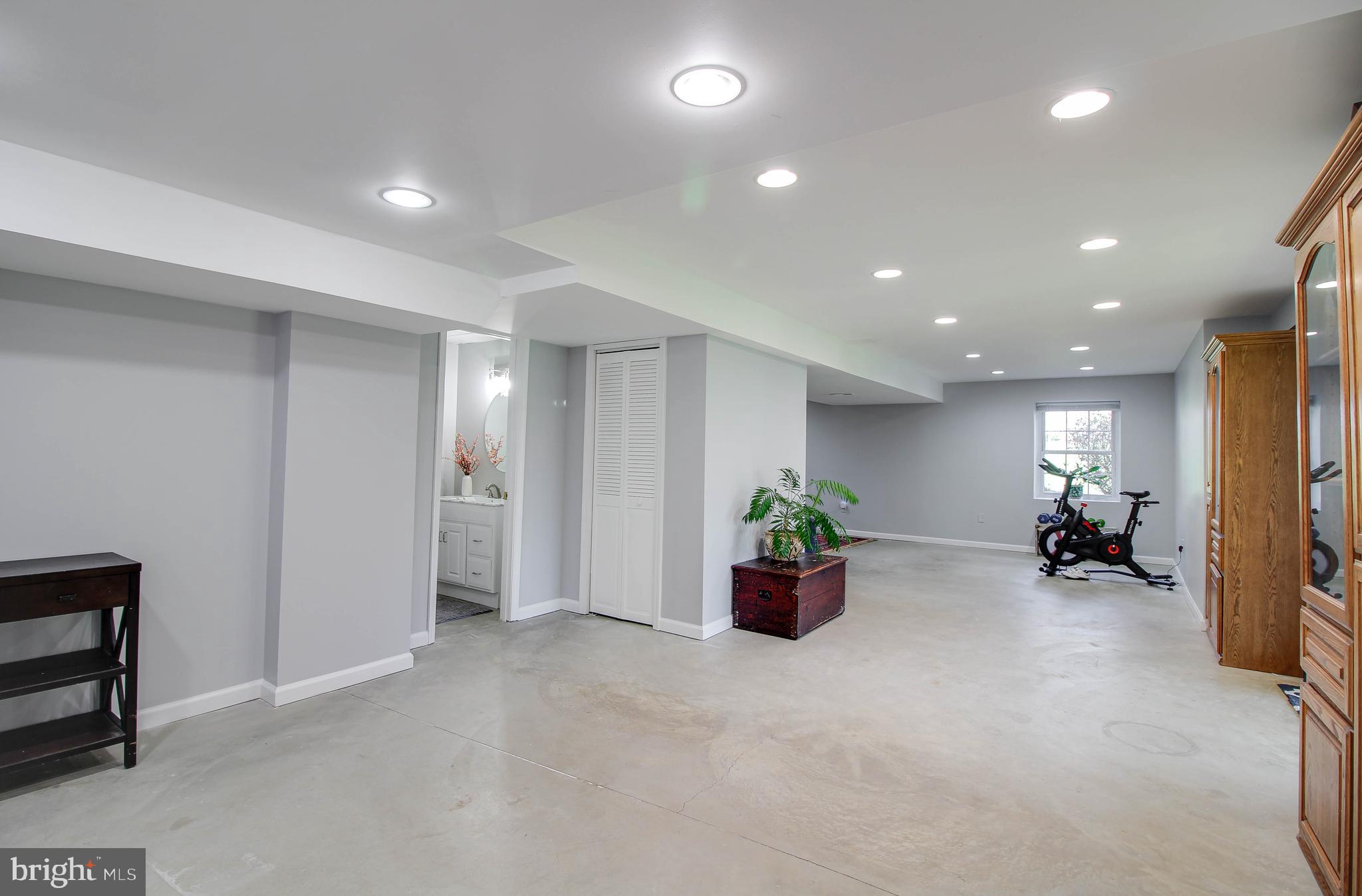 HOME FARM - Residential