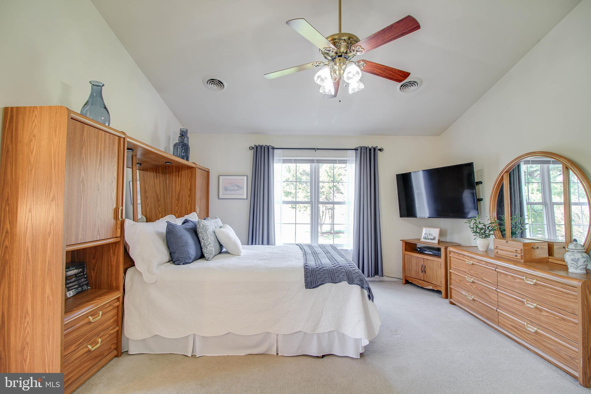 HOME FARM - Residential