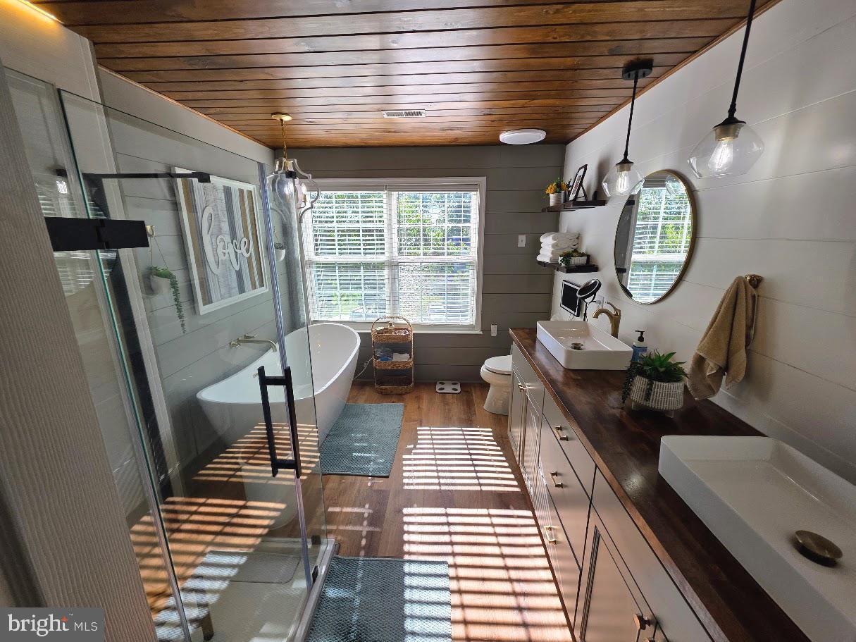 LOCUST POINT - Residential