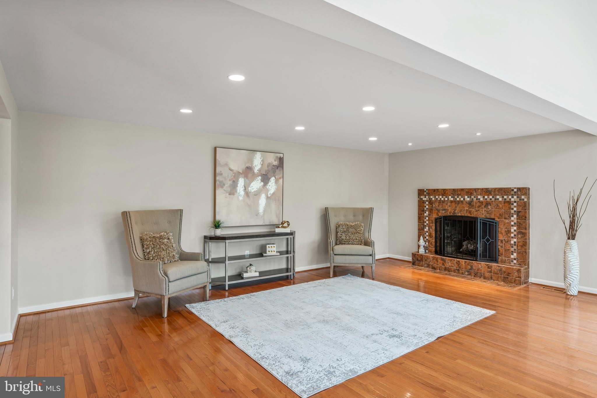 DERWOOD STATION - Residential