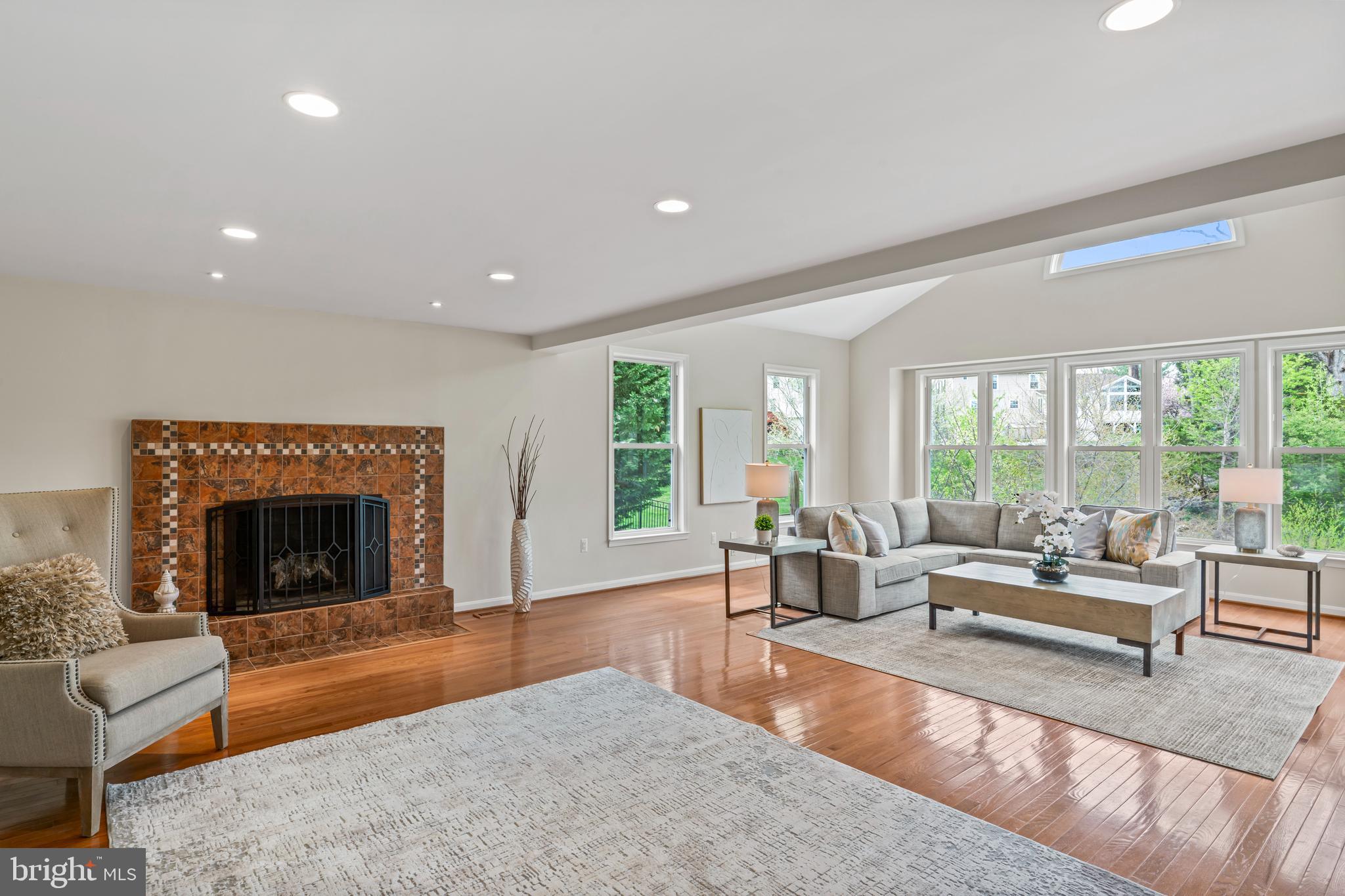 DERWOOD STATION - Residential