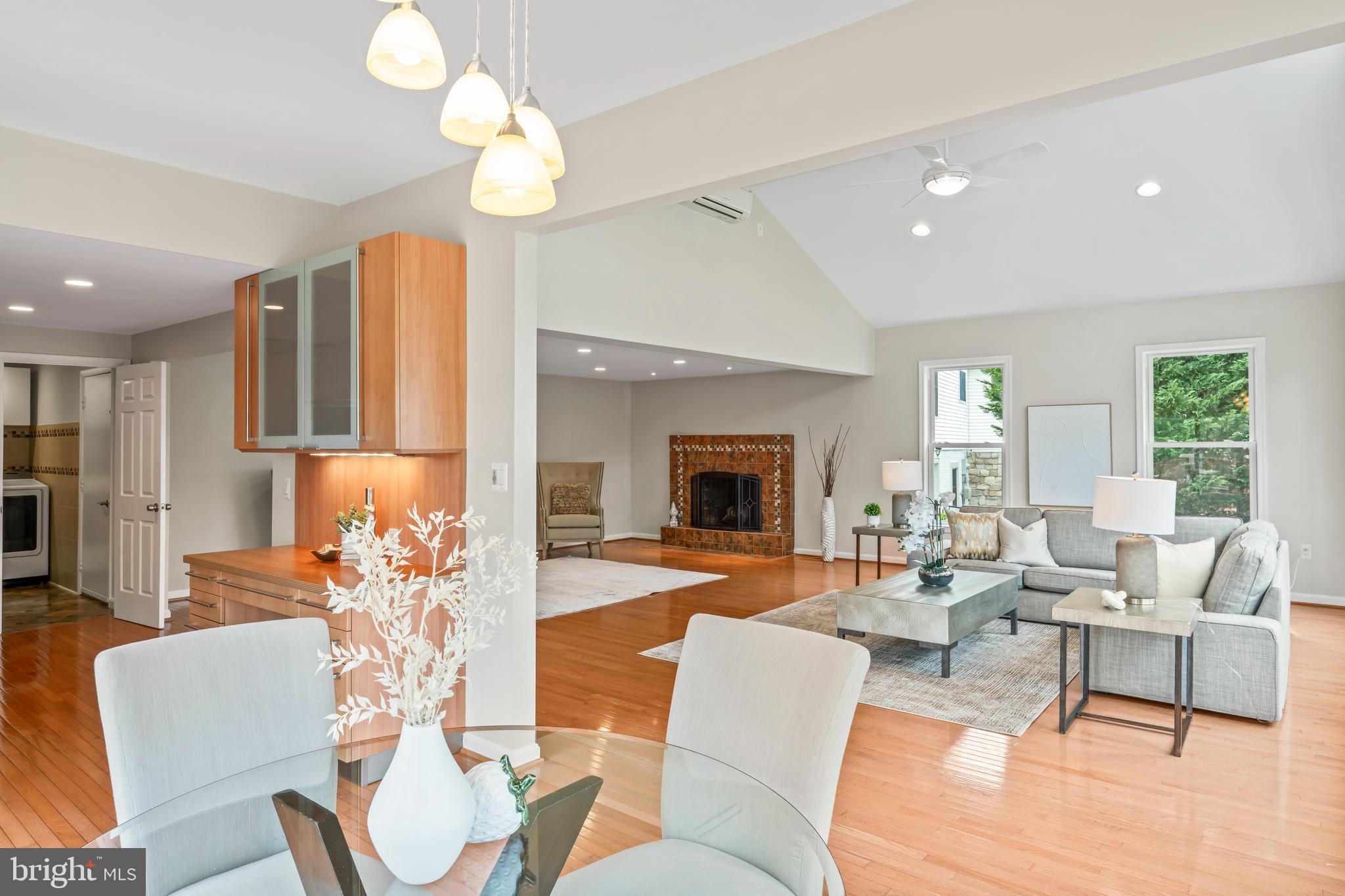 DERWOOD STATION - Residential