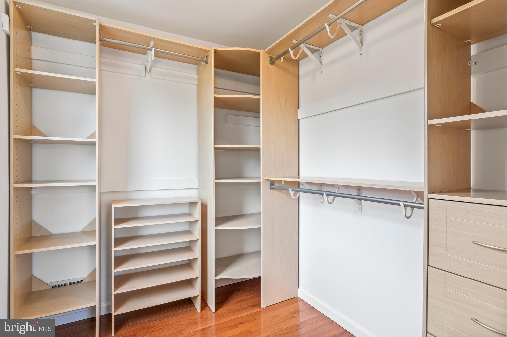 DERWOOD STATION - Residential