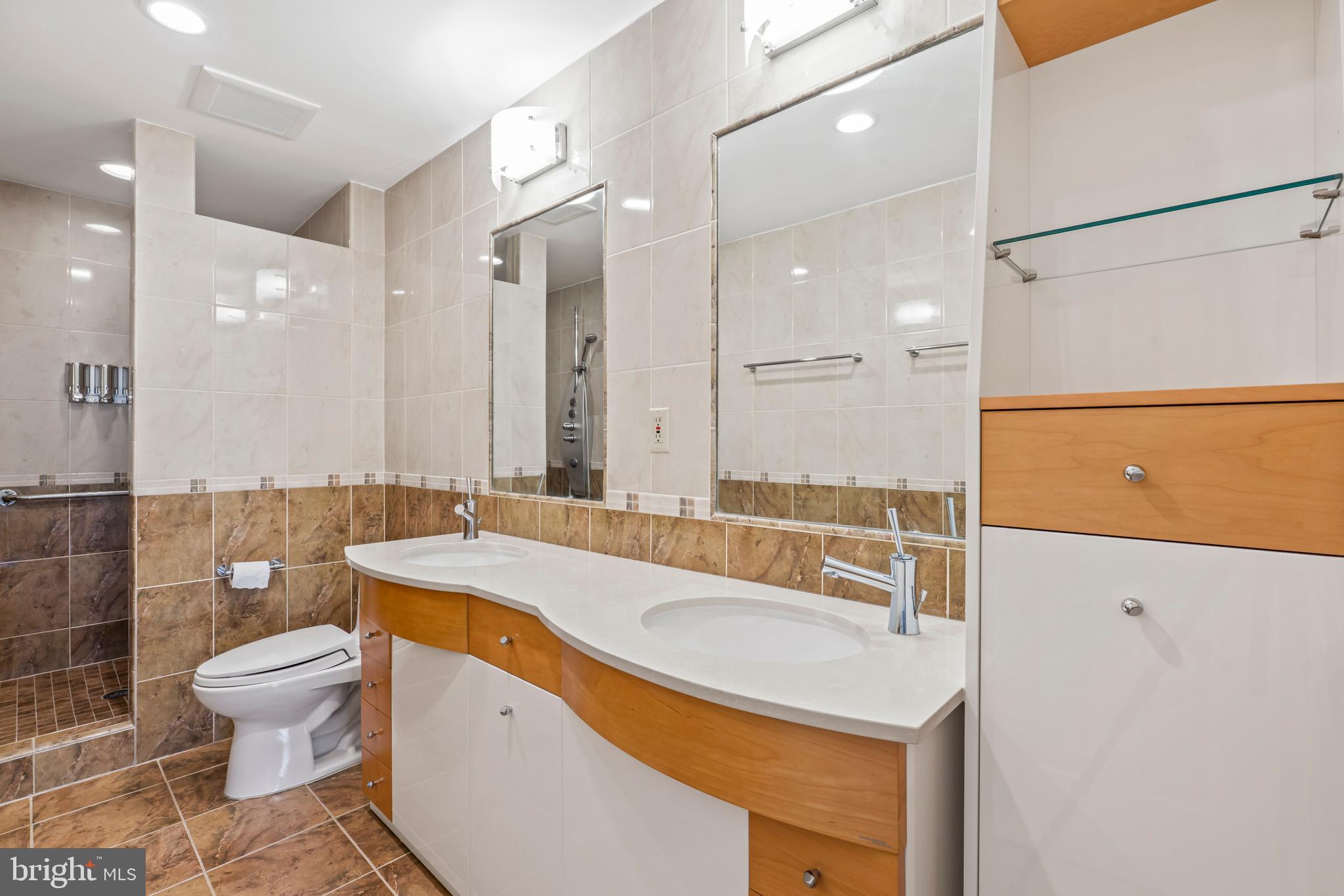 DERWOOD STATION - Residential