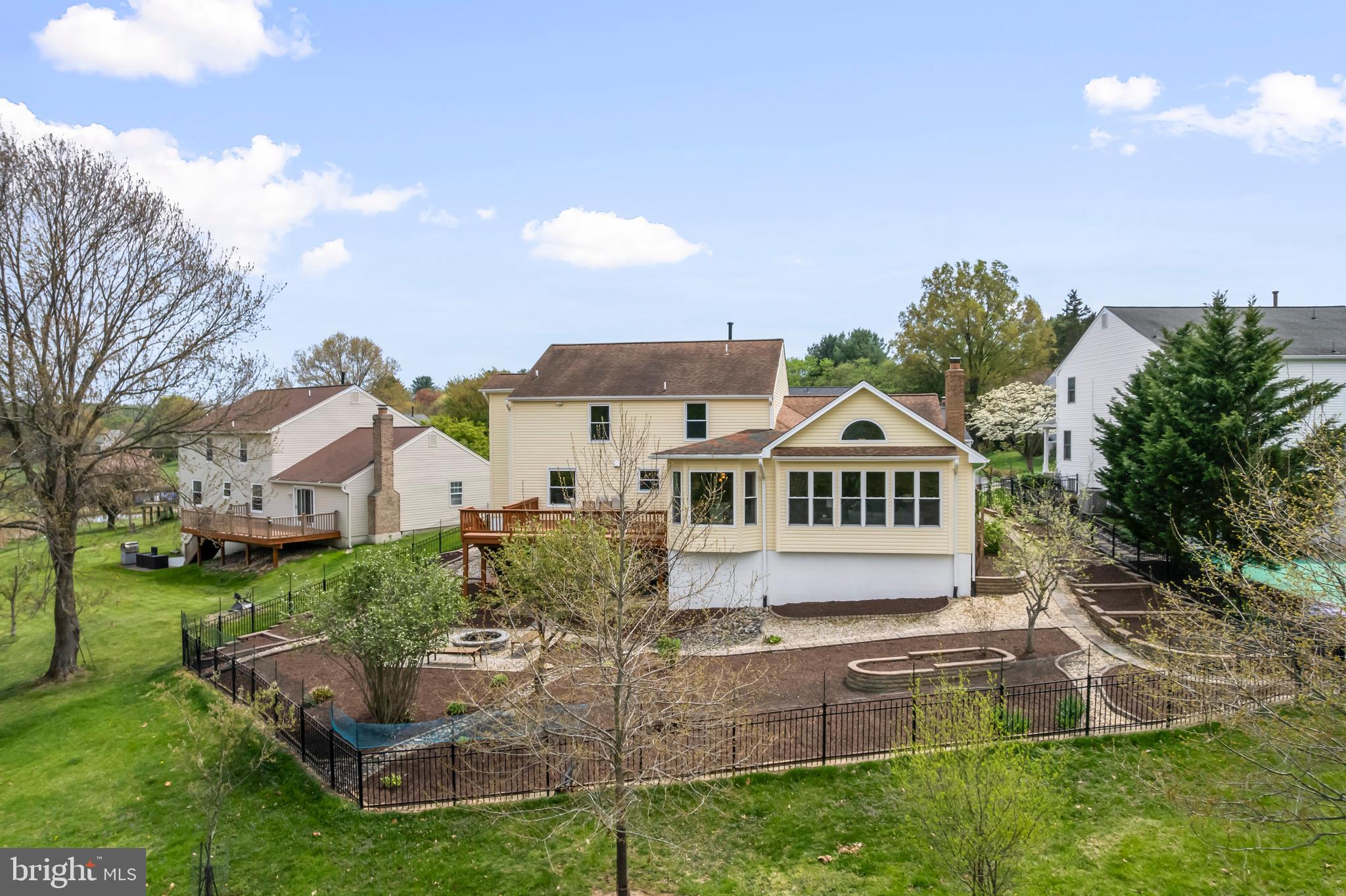 DERWOOD STATION - Residential