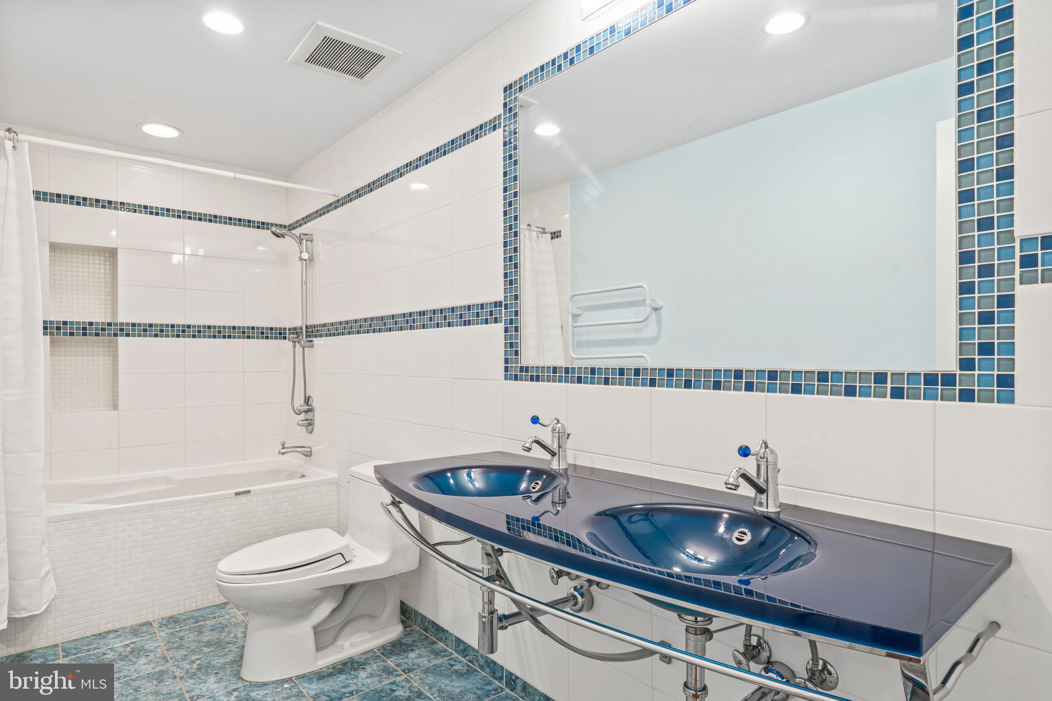 DERWOOD STATION - Residential