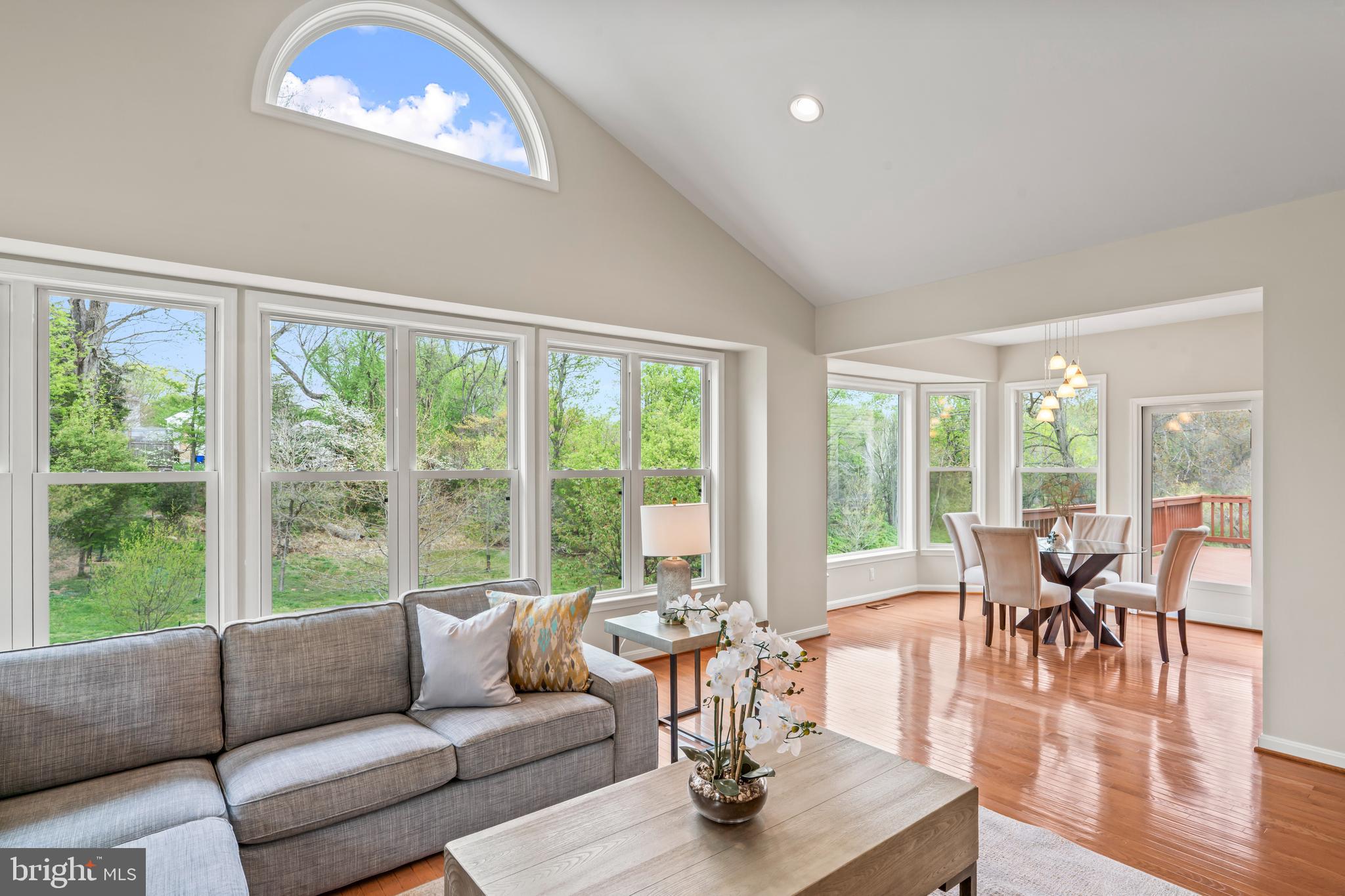 DERWOOD STATION - Residential