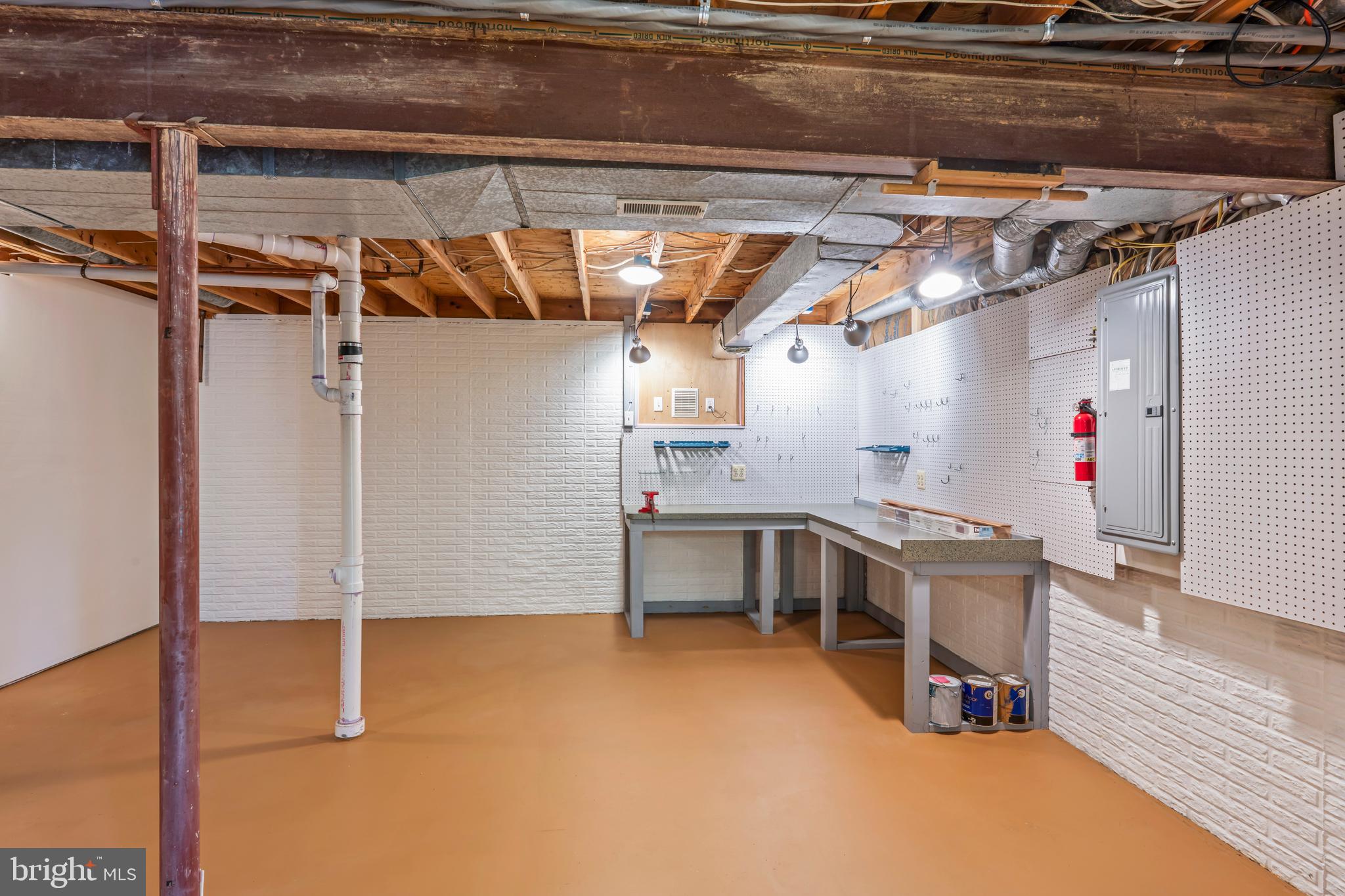 DERWOOD STATION - Residential