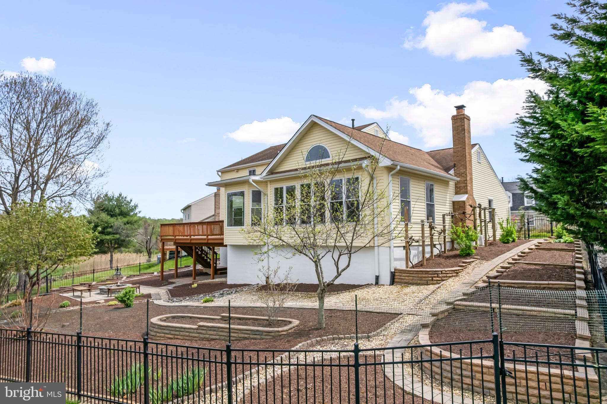 DERWOOD STATION - Residential