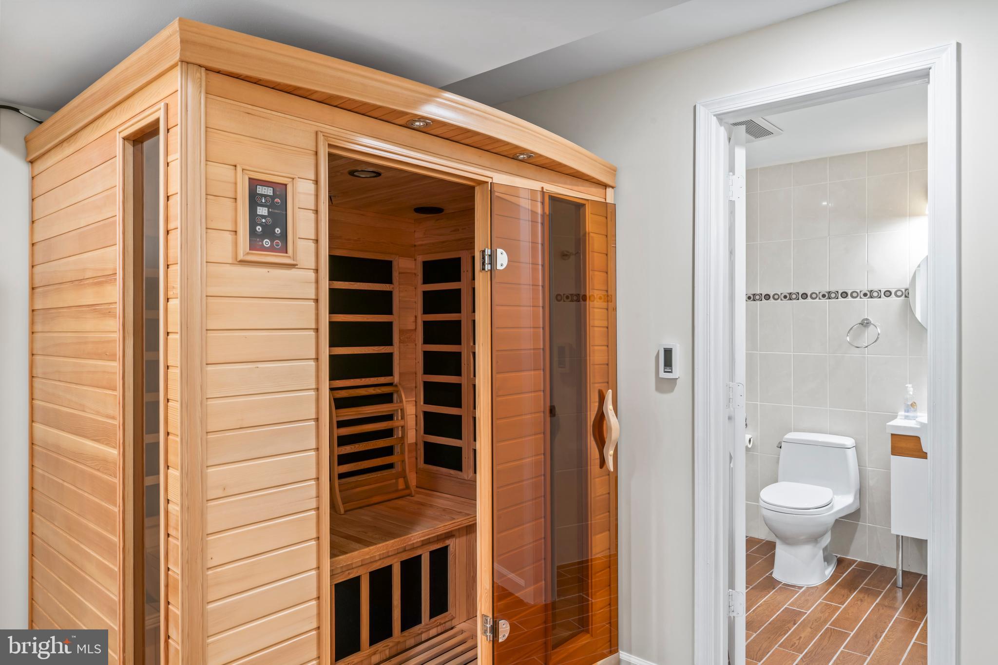 DERWOOD STATION - Residential