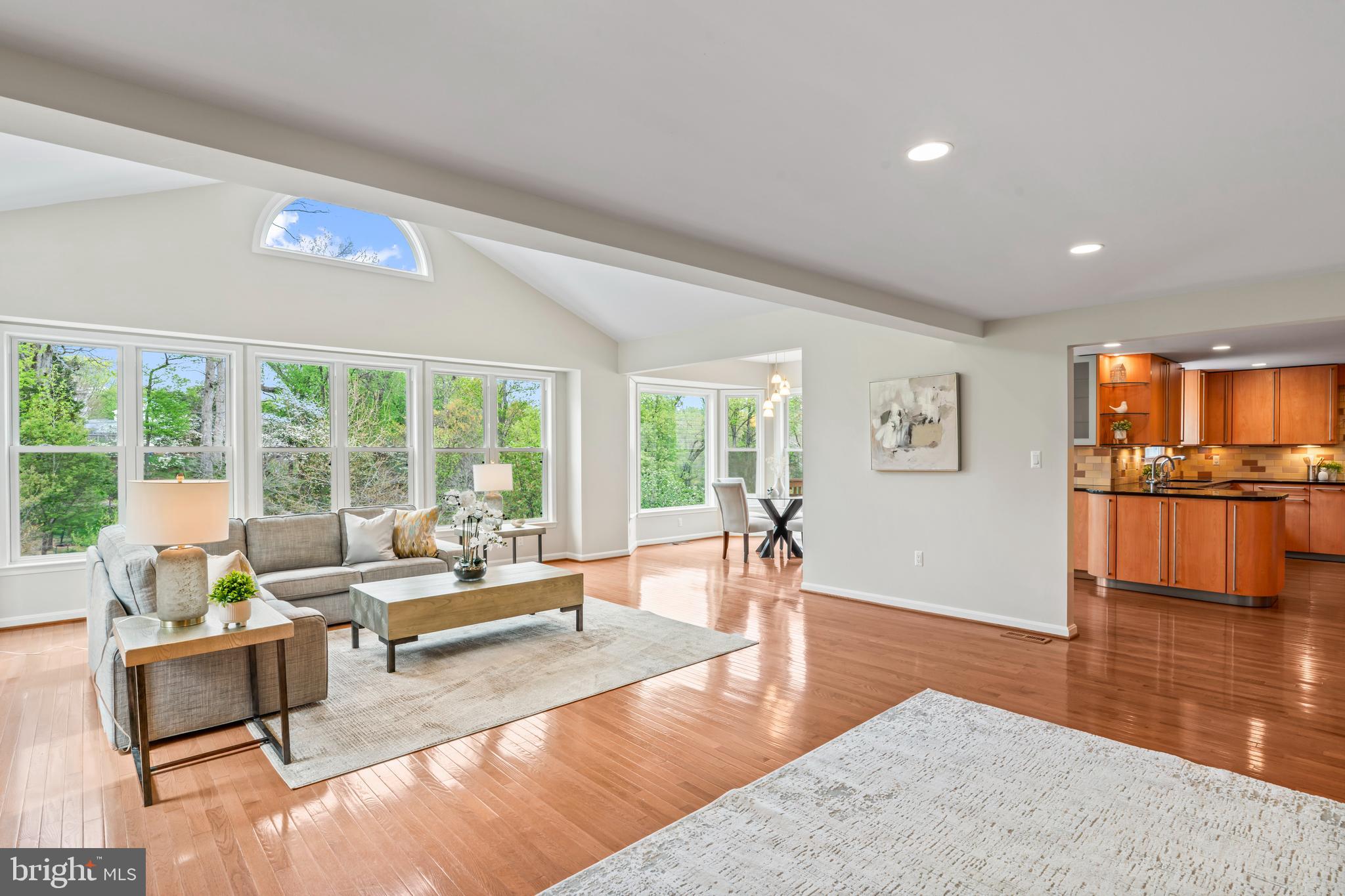 DERWOOD STATION - Residential