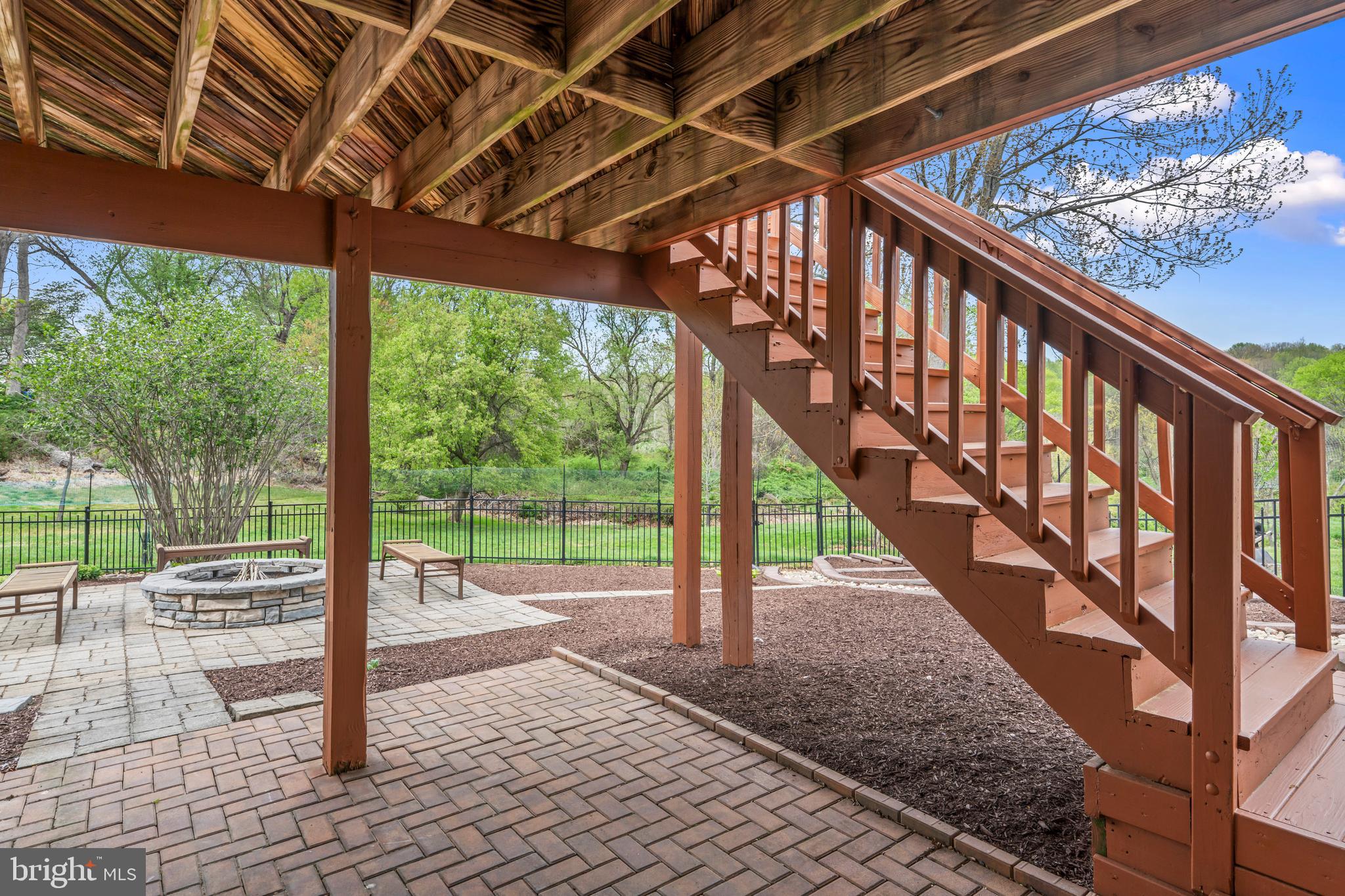 DERWOOD STATION - Residential