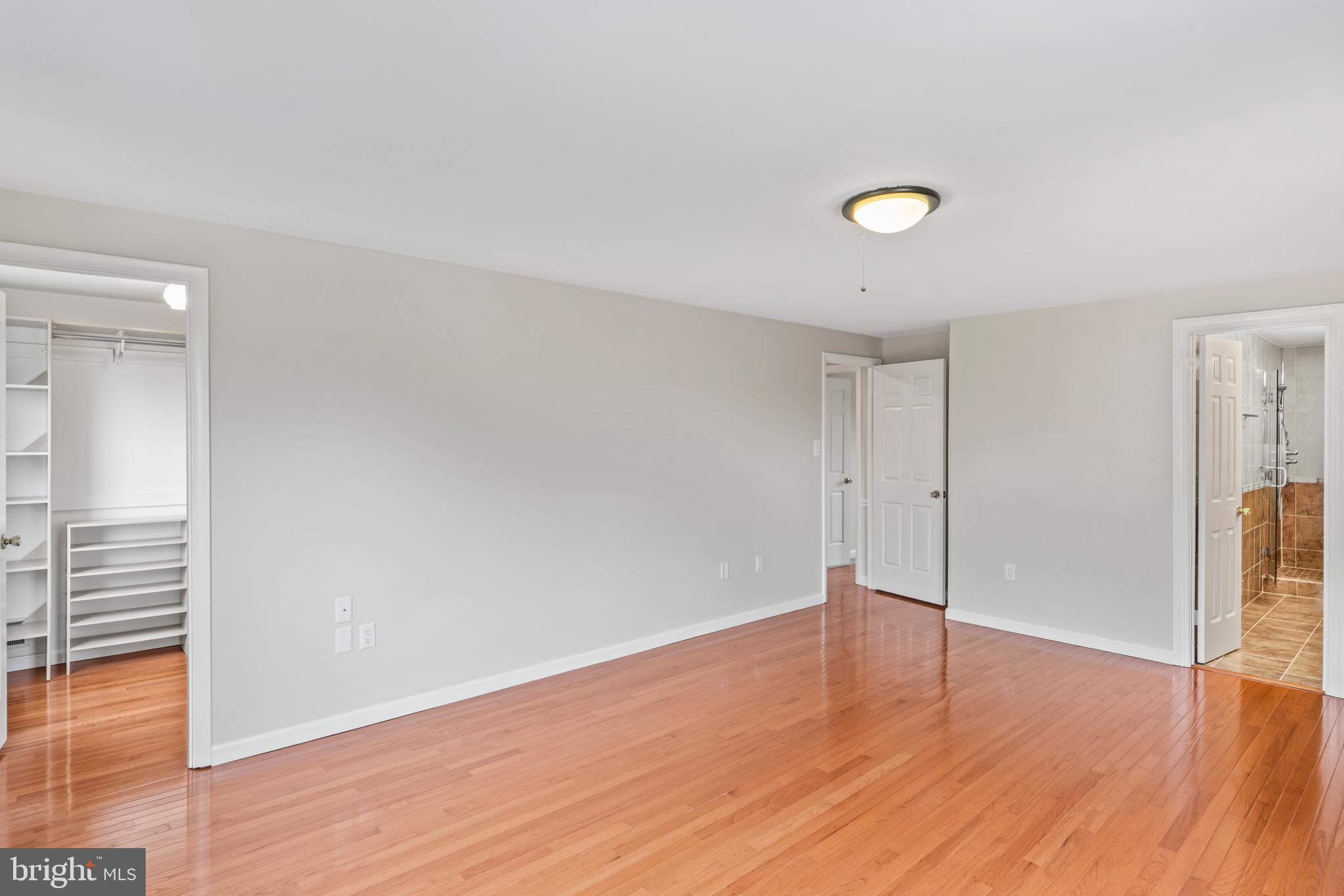 DERWOOD STATION - Residential