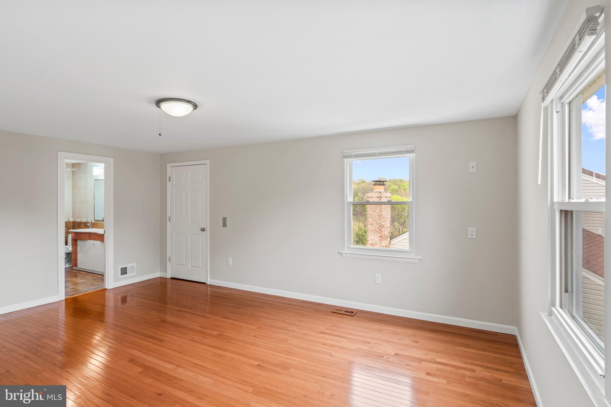 DERWOOD STATION - Residential