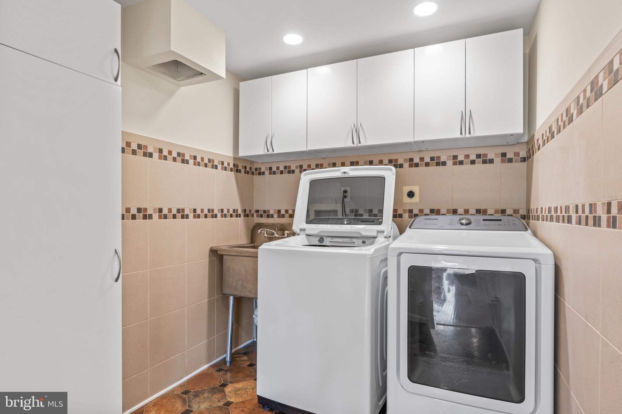 DERWOOD STATION - Residential