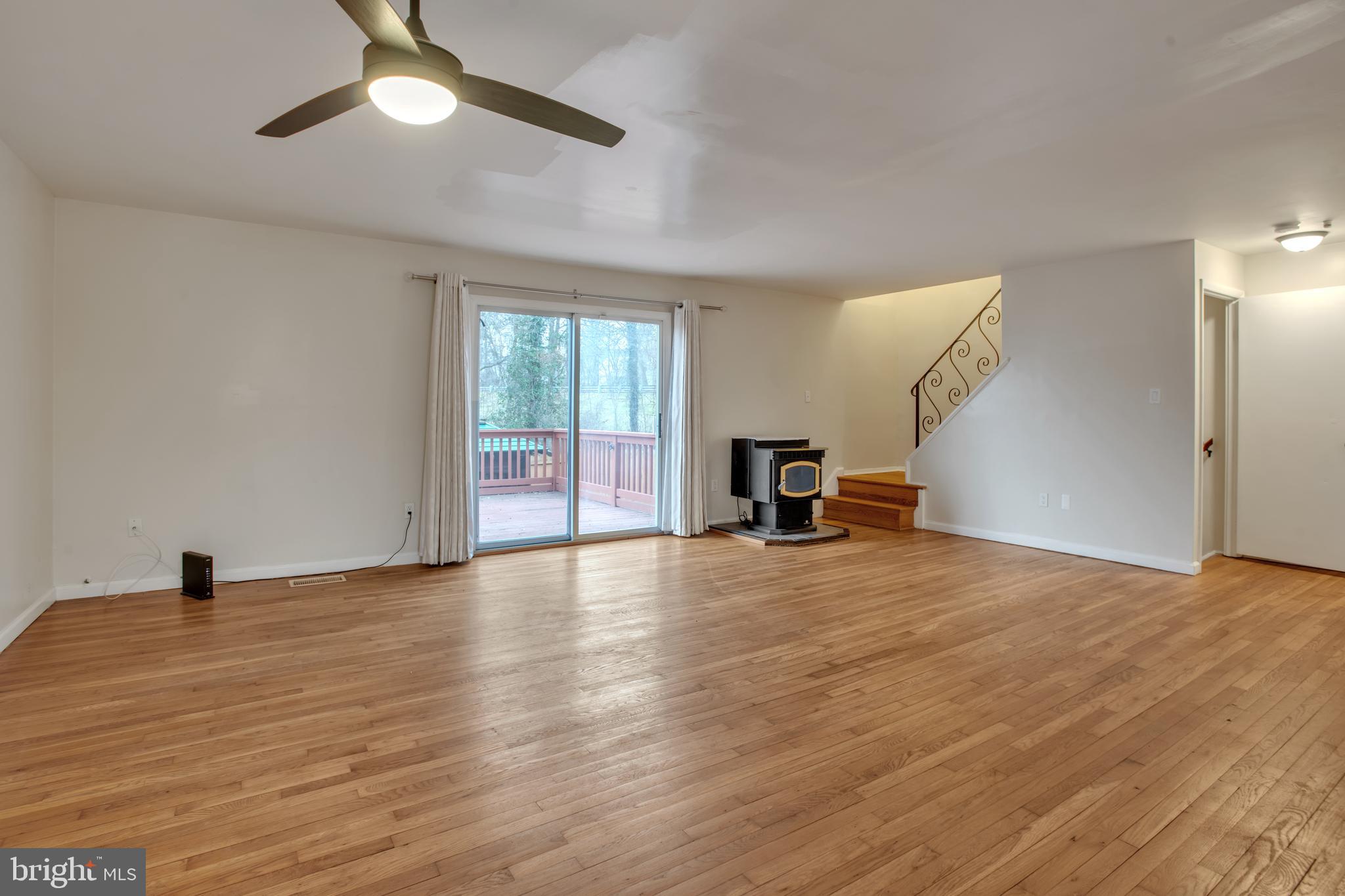 LAURELTON - Residential