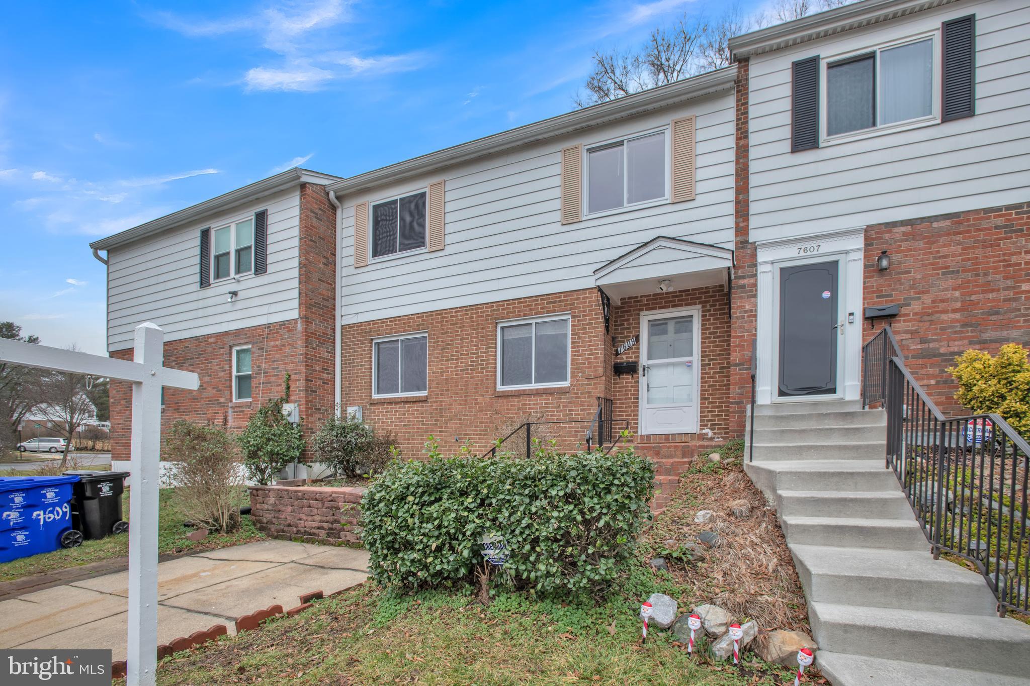 LAURELTON - Residential