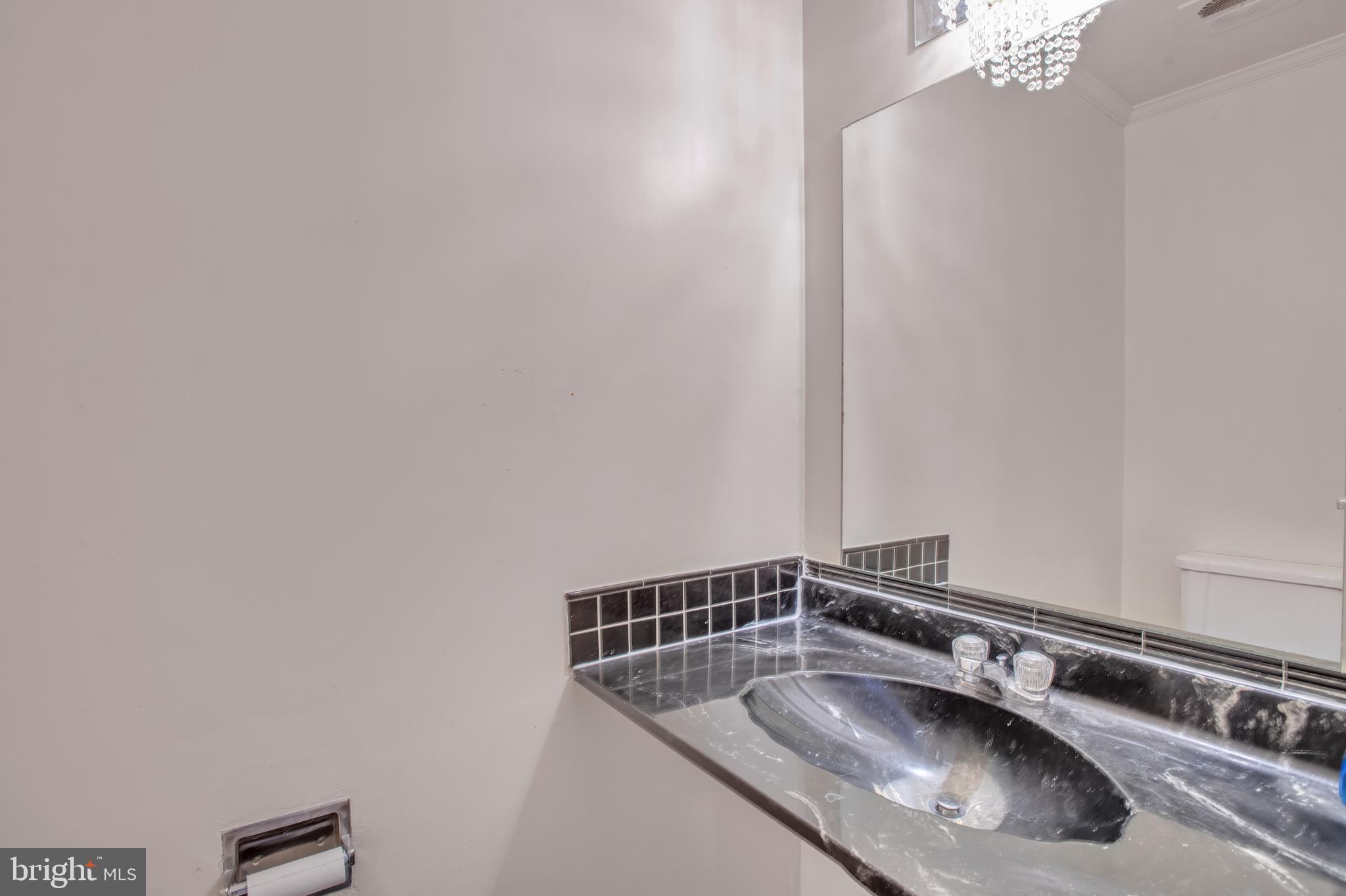 LAURELTON - Residential