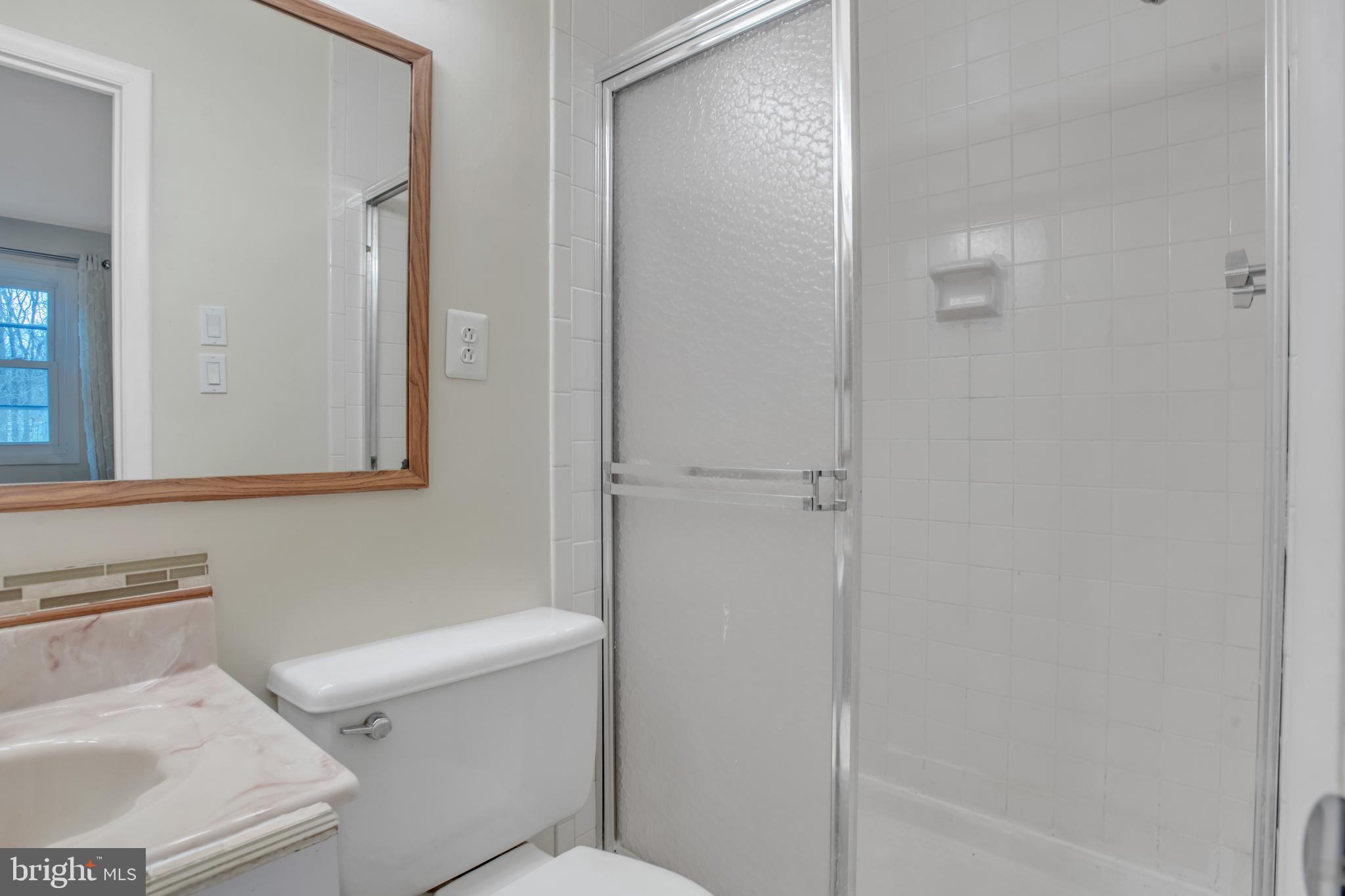 LAURELTON - Residential