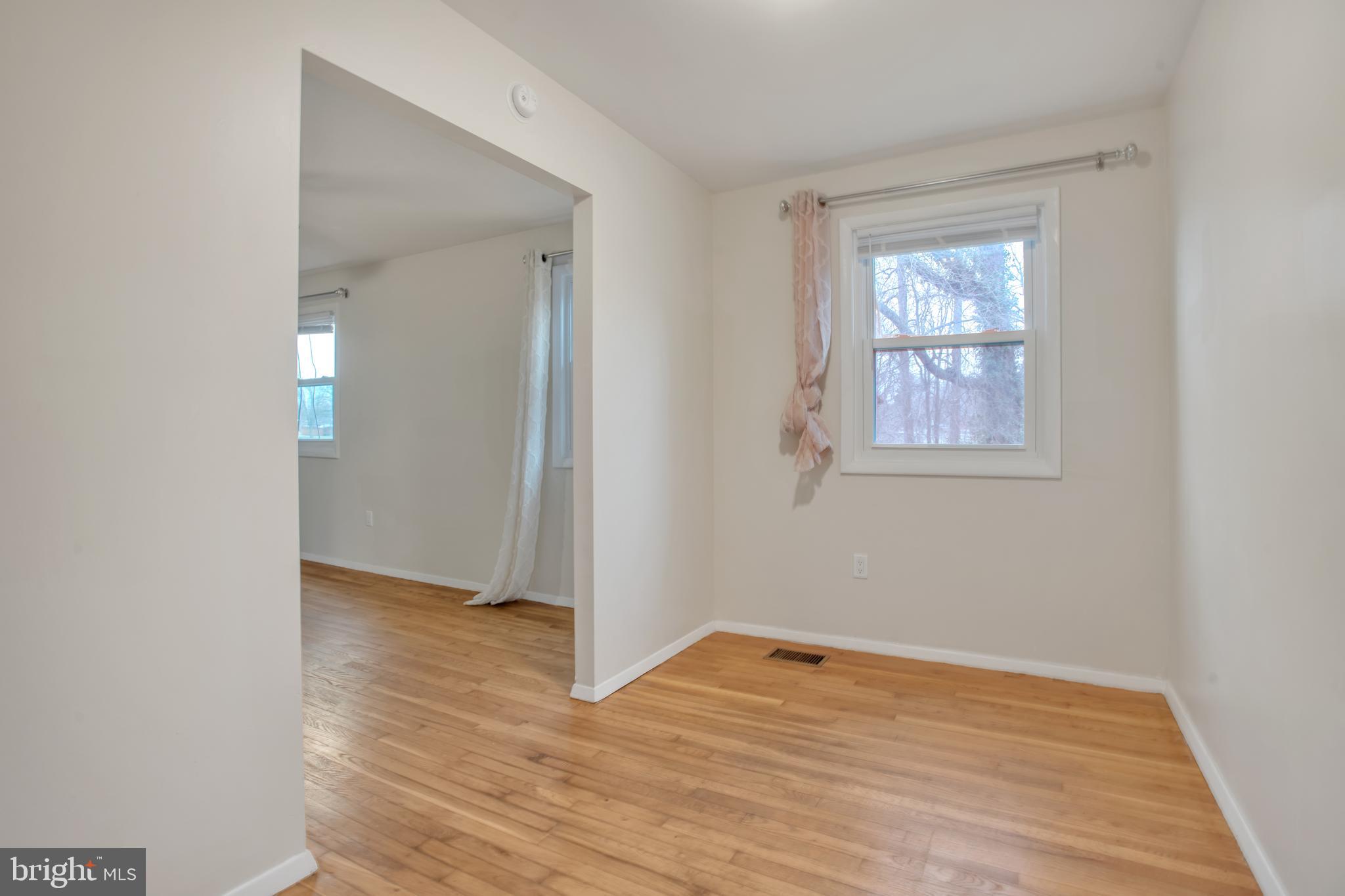 LAURELTON - Residential